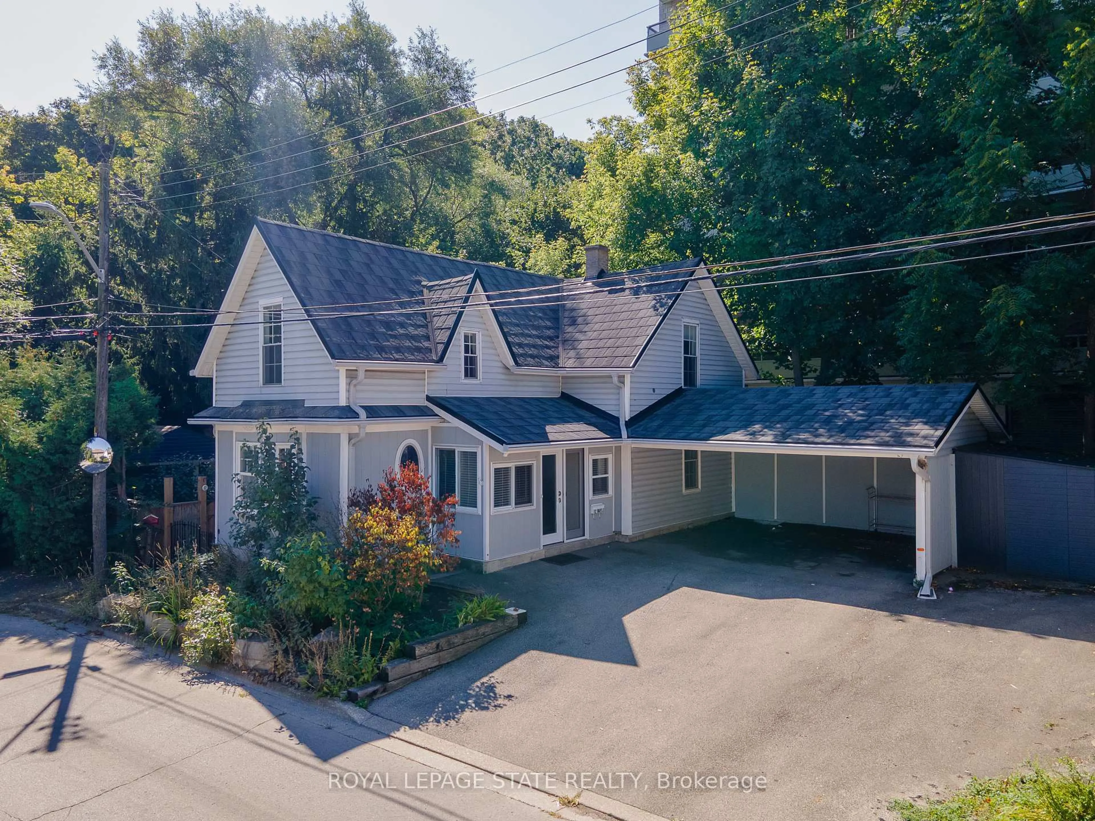 A pic from outside/outdoor area/front of a property/back of a property/a pic from drone, street for 12 Maple Ave, Hamilton Ontario L8G 2N9