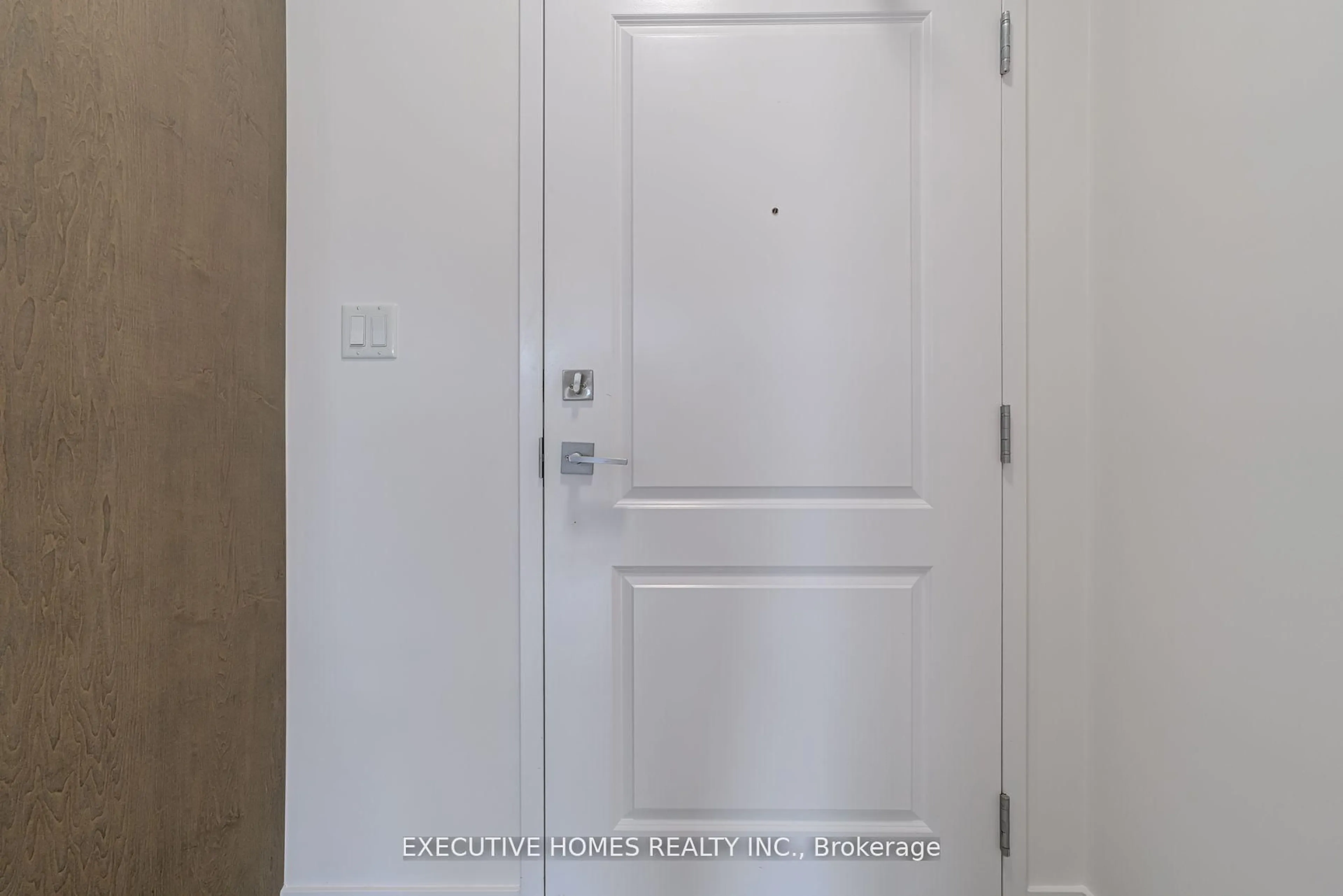 Indoor entryway for 101 SHOREVIEW Pl #327, Hamilton Ontario L8E 0K2