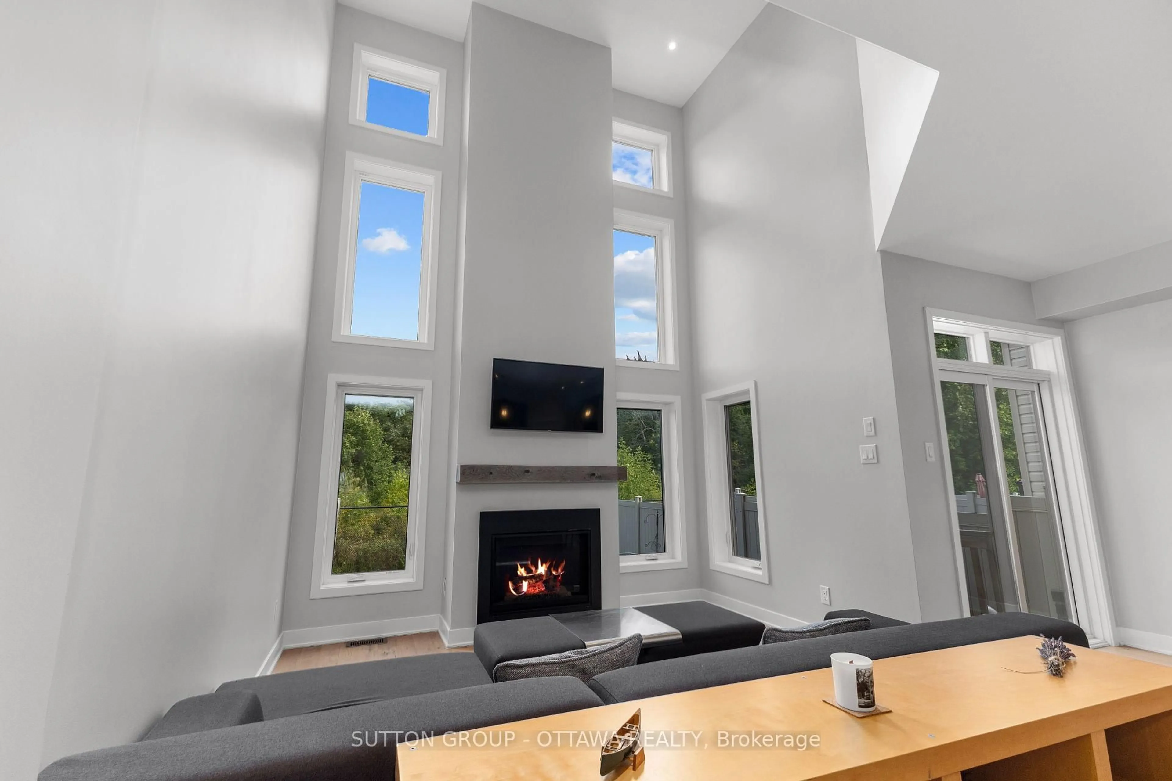 Home theater for 536 Rowers Way, Ottawa Ontario K1X 0C6