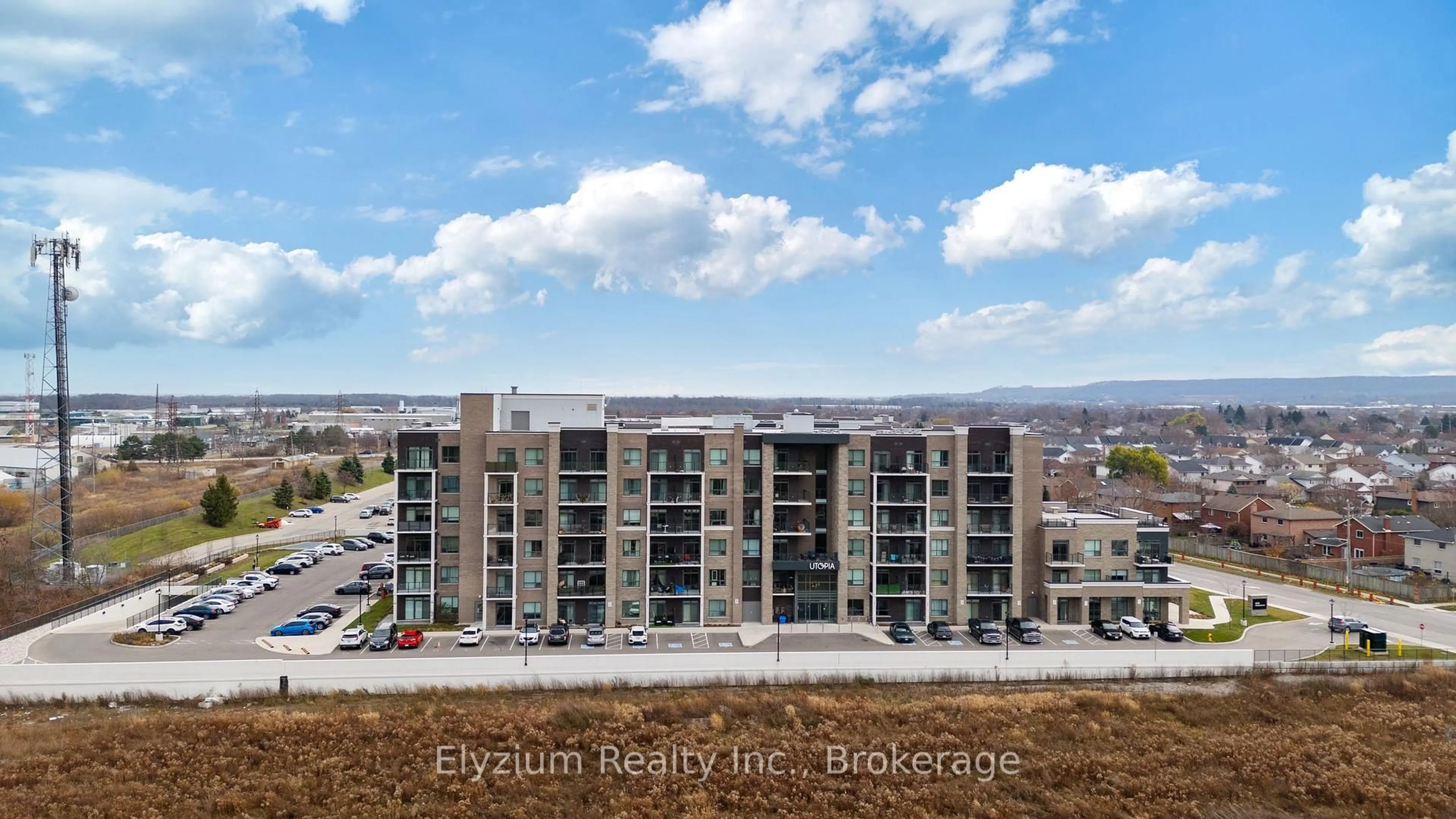 A pic from outside/outdoor area/front of a property/back of a property/a pic from drone, city buildings view from balcony for 5055 Greenlane Rd #127, Lincoln Ontario L3J 2J3