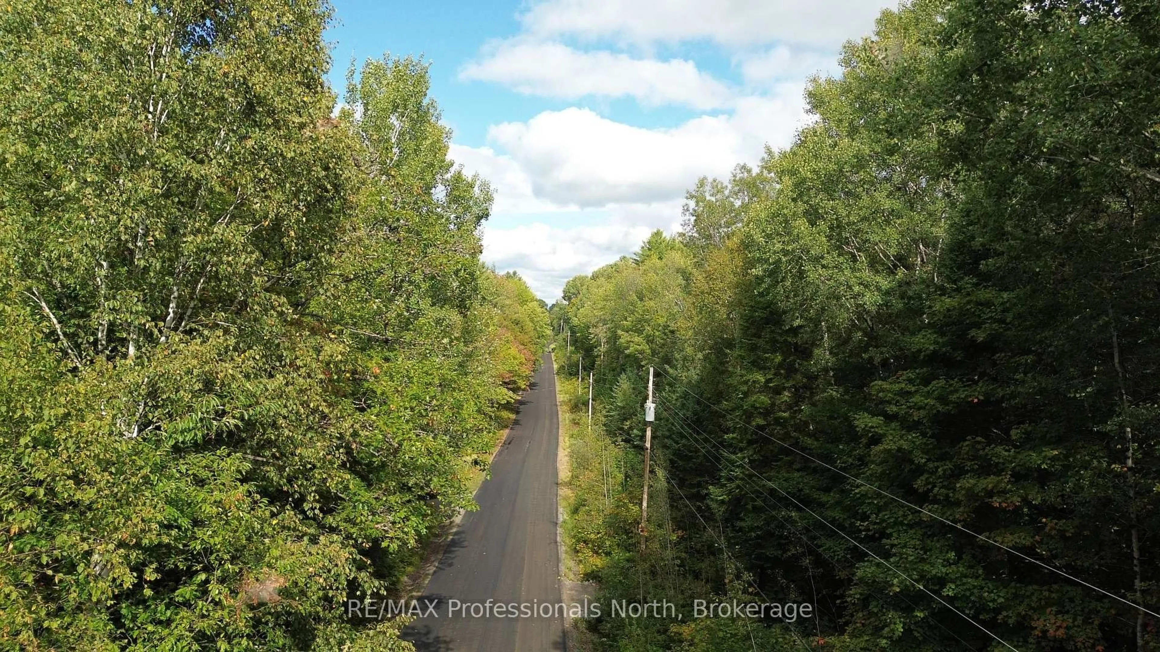 Blurry image for 671 Lynx Lake Rd, Huntsville Ontario P1H 2J3