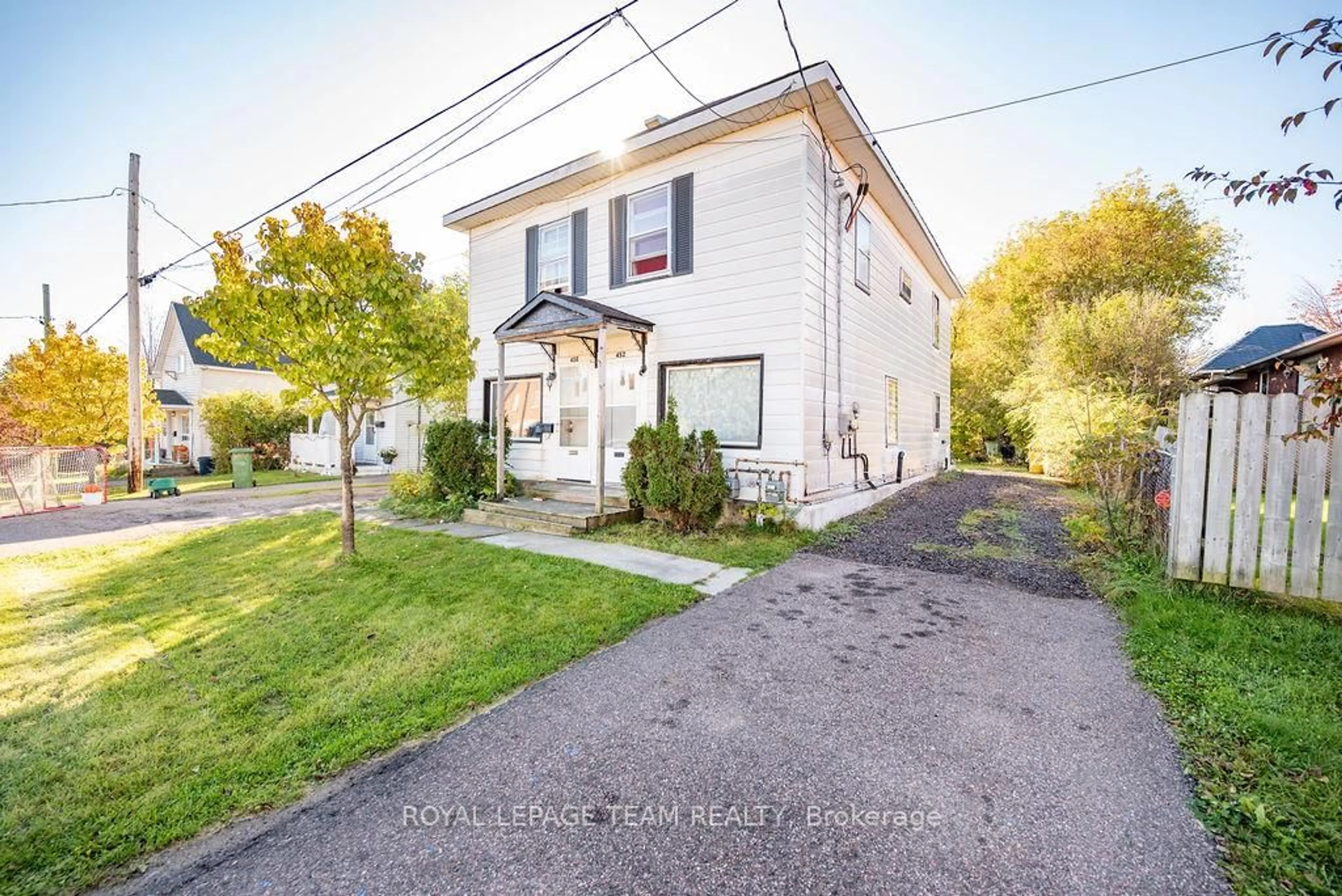 A pic from outside/outdoor area/front of a property/back of a property/a pic from drone, street for 450 D'arcy St, Pembroke Ontario K8A 6B3