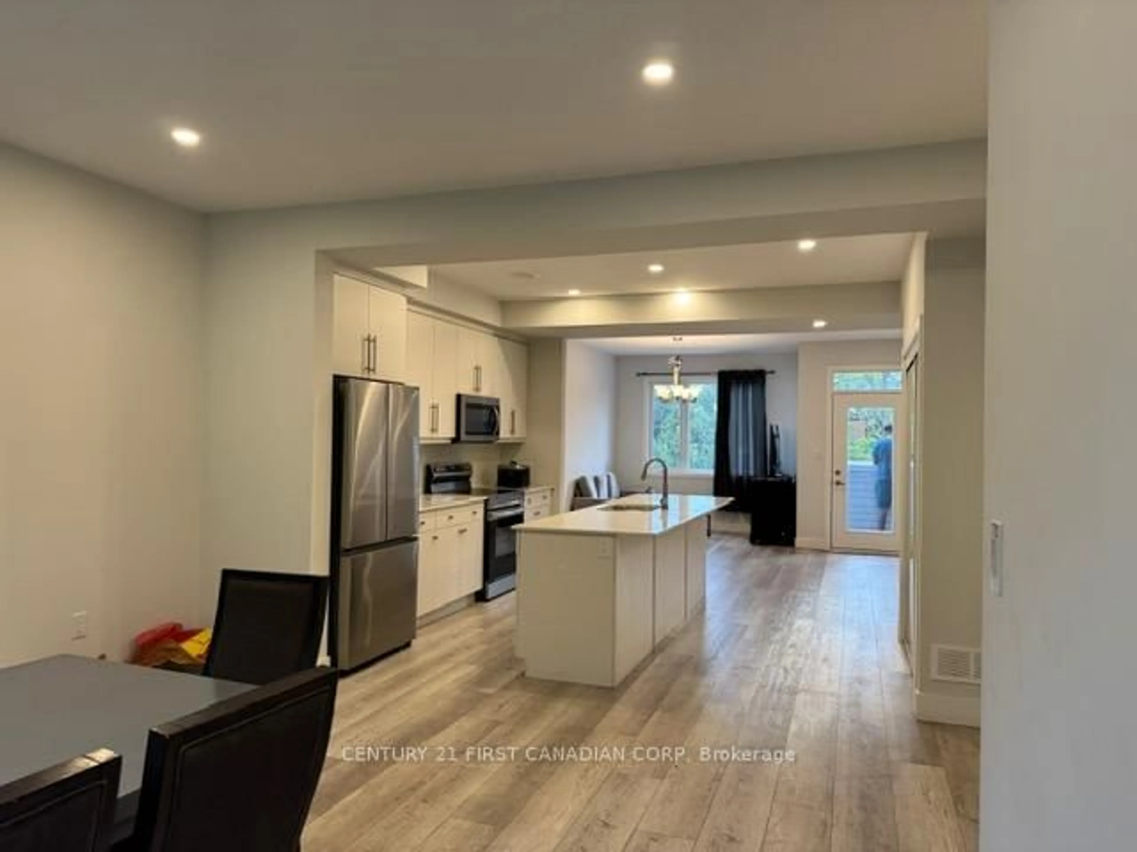 Open concept kitchen, unknown for 990 DEVERON Cres, London South Ontario N5Z 0B3