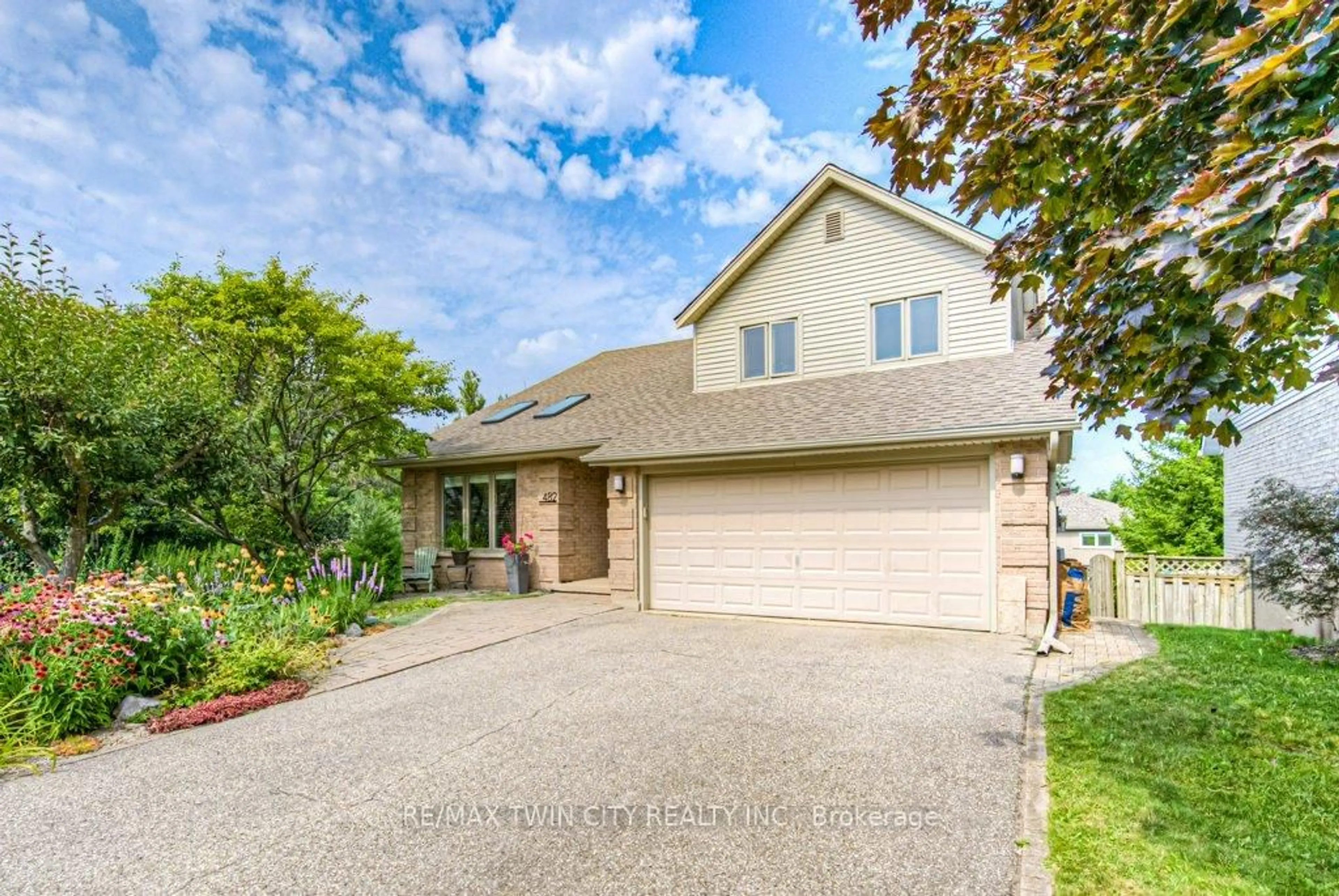 Home with brick exterior material, street for 482 Appledale Cres, Waterloo Ontario N2T 1V6