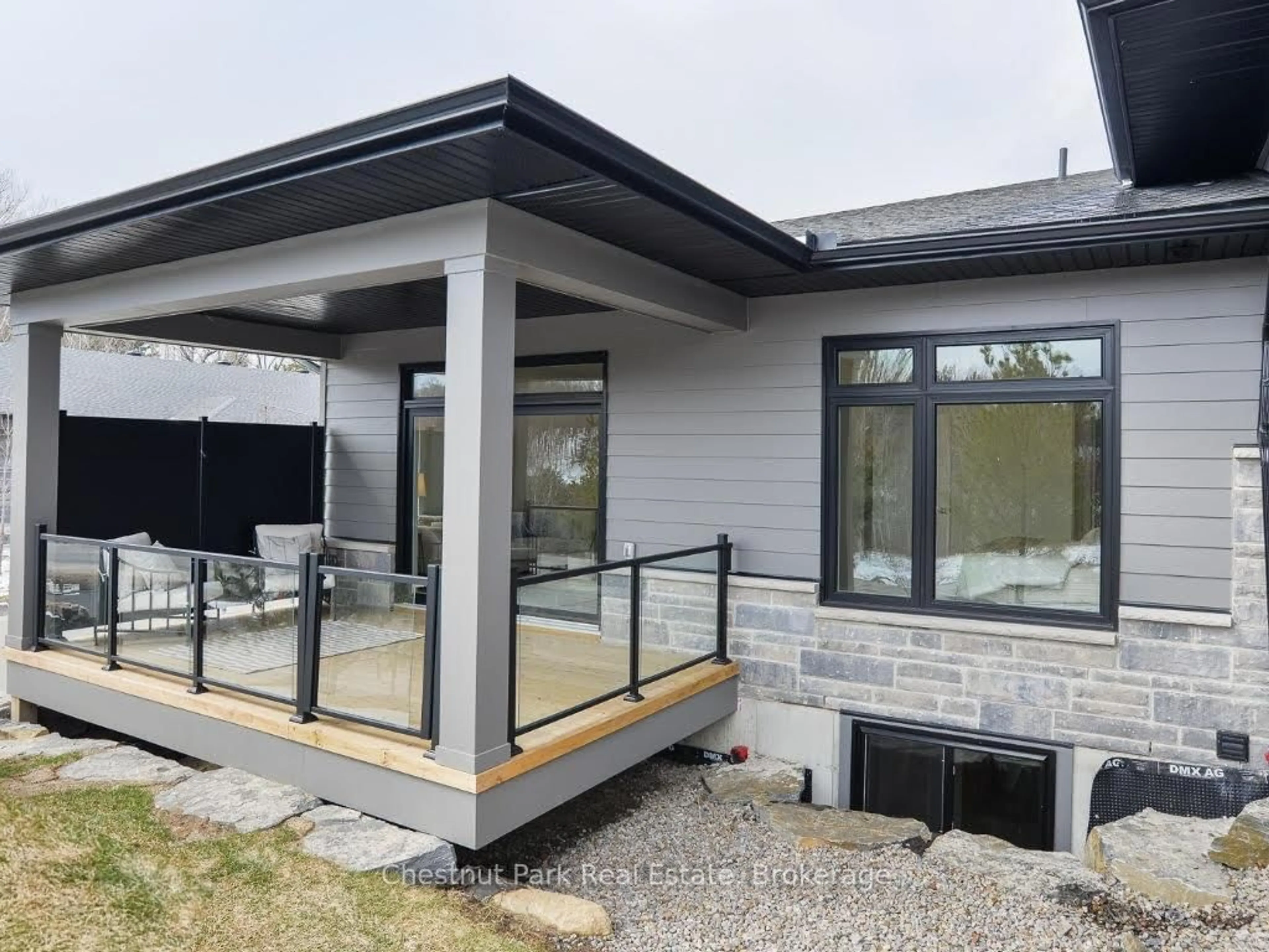 Home with vinyl exterior material, unknown for 2 BLACK SPRUCE St, Huntsville Ontario P1H 1M3