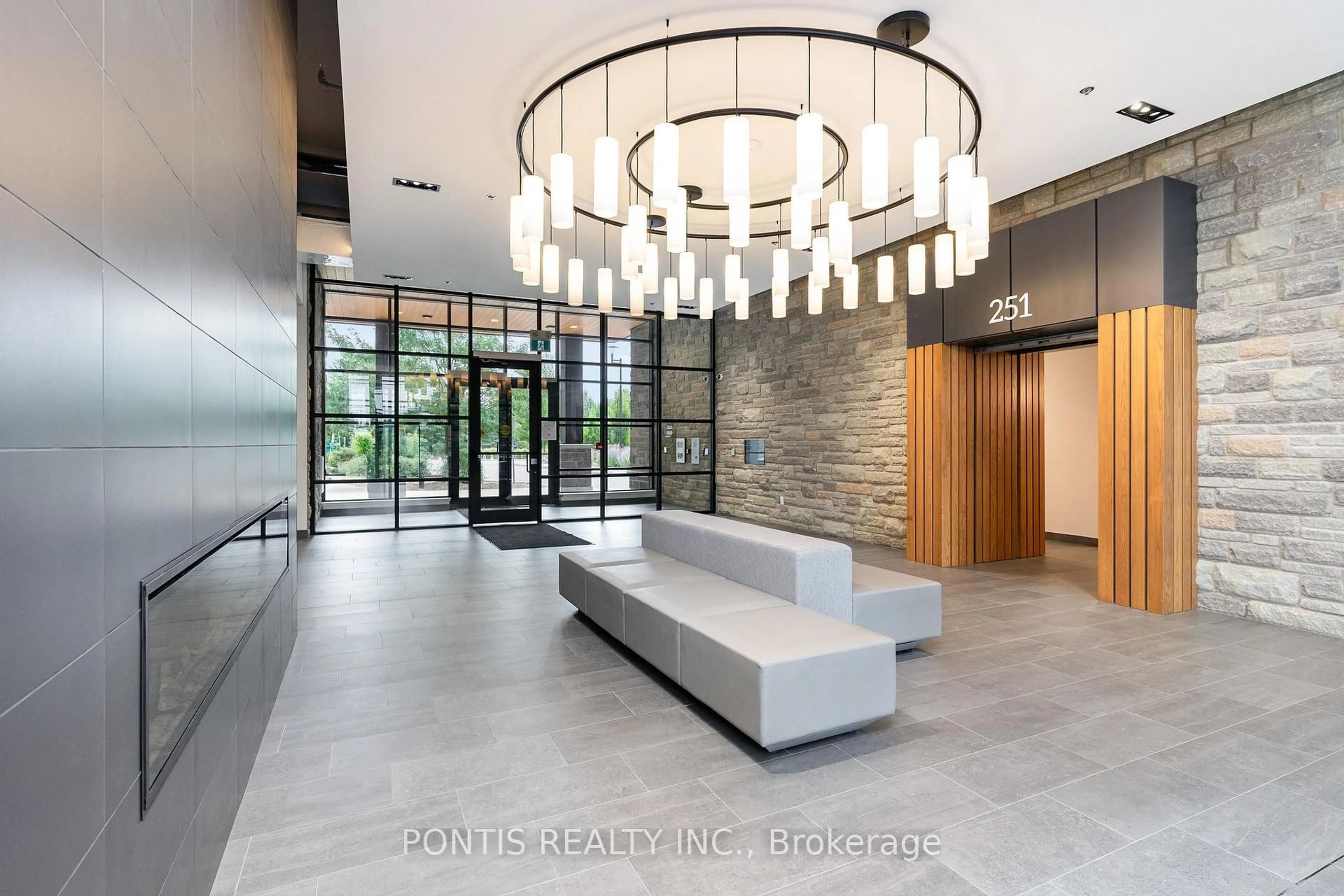 Indoor foyer for 251 Northfield Dr #207, Waterloo Ontario N2K 0G9