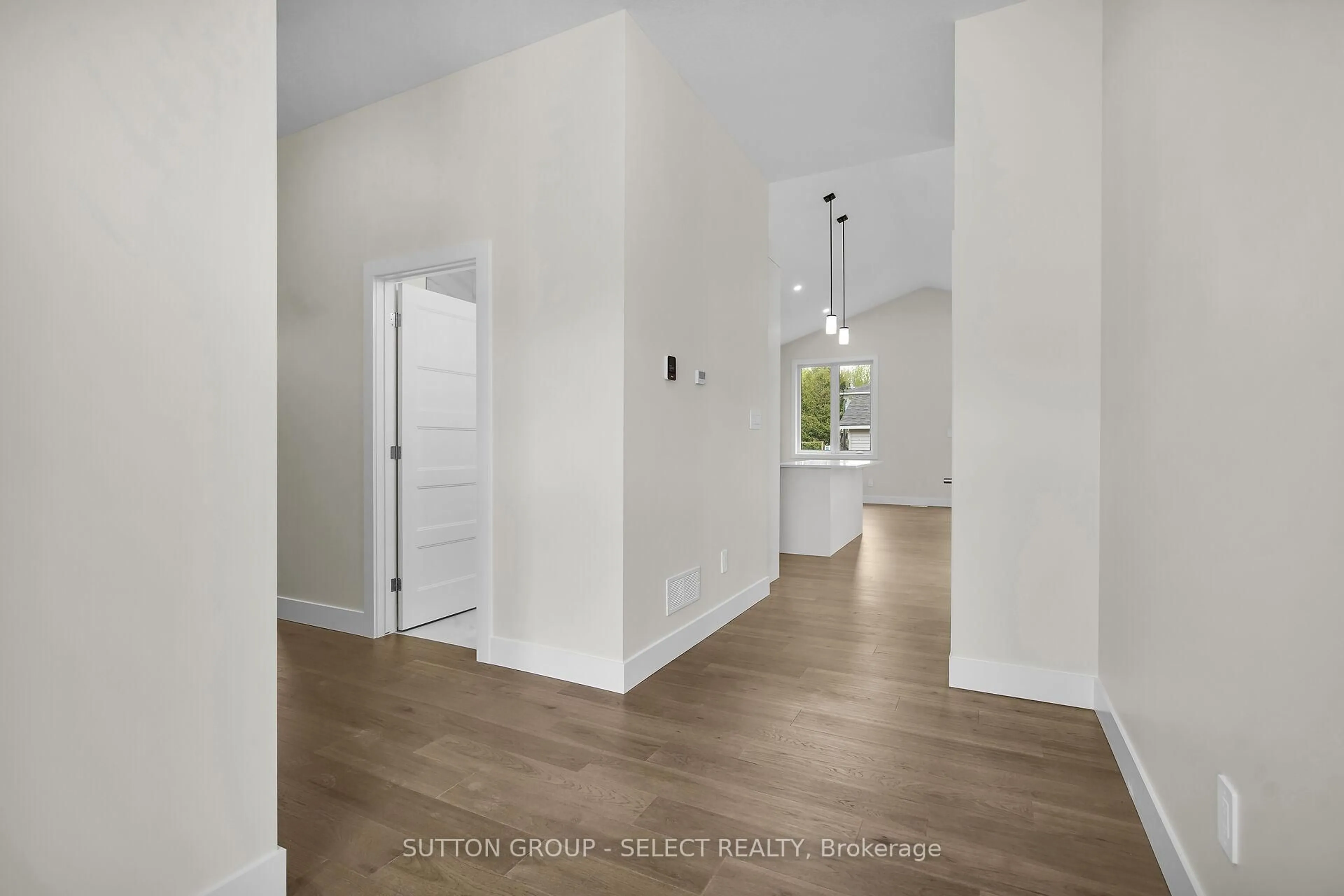 Indoor entryway for 7966 Fallon Dr #14, Lucan Biddulph Ontario N0M 1V0
