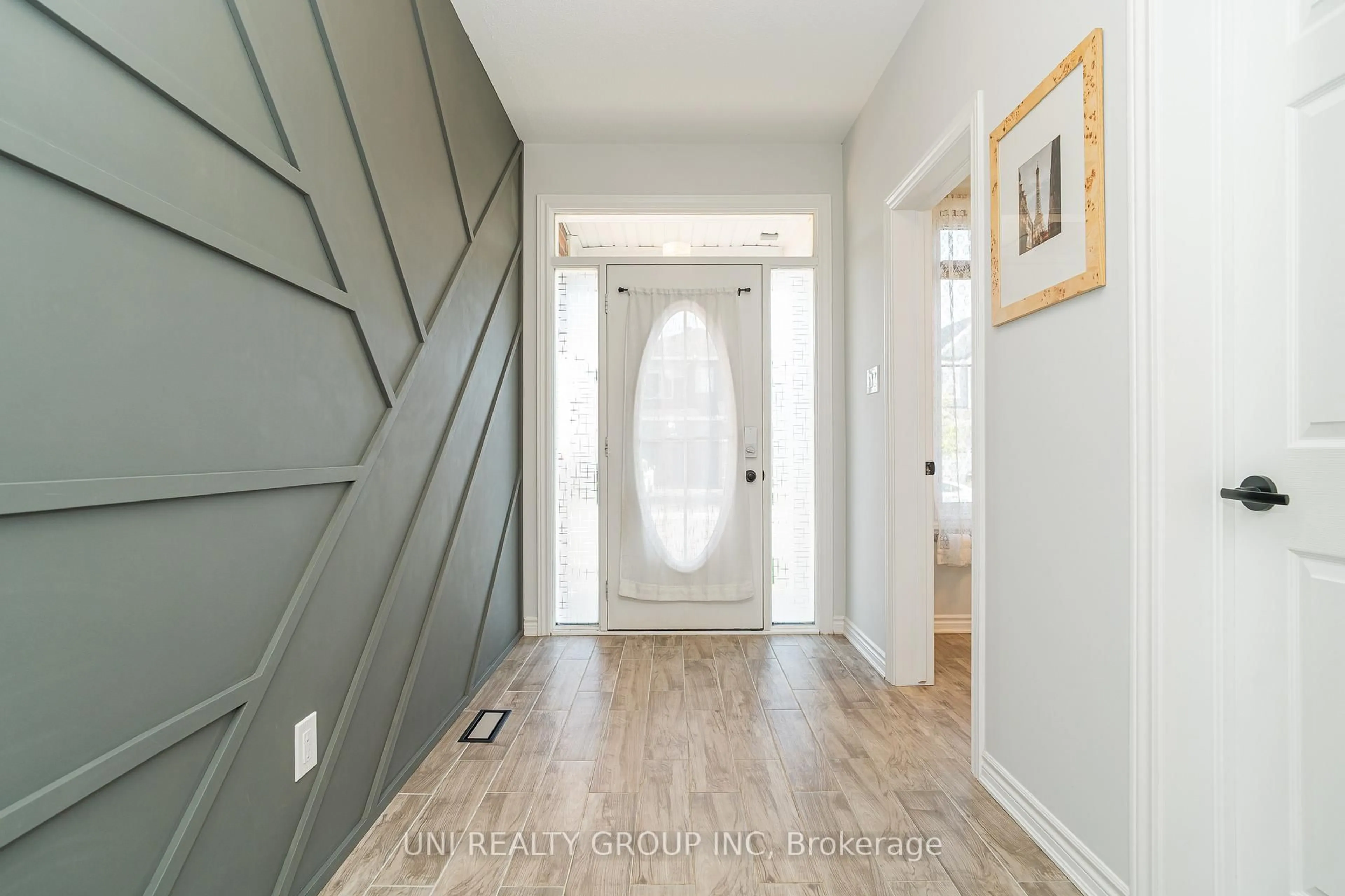 Indoor entryway for 309 PROXIMA Terr, Ottawa Ontario K2J 6T1