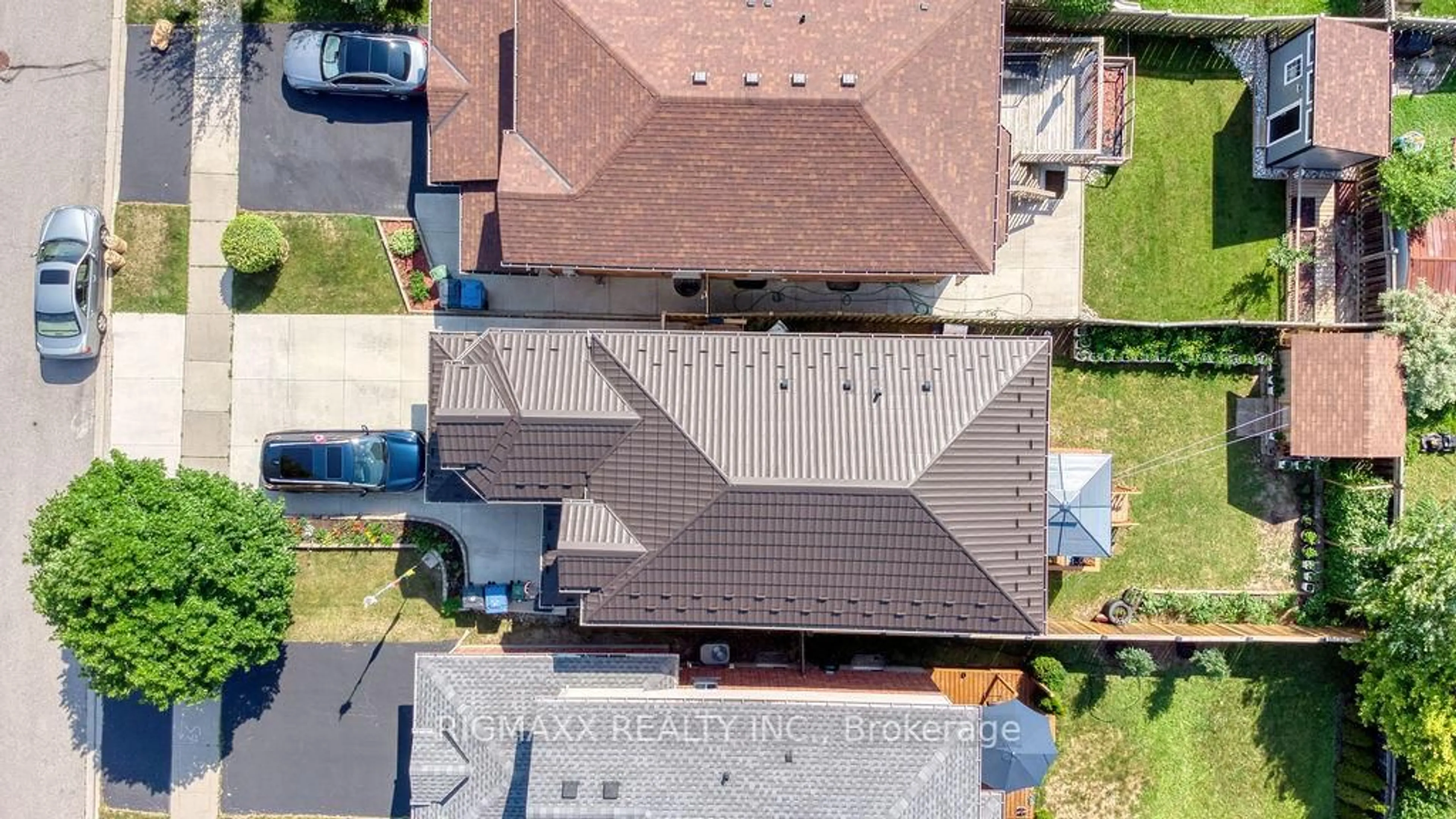 A pic from outside/outdoor area/front of a property/back of a property/a pic from drone, street for 26 Warren St, Guelph Ontario N1E 0A2