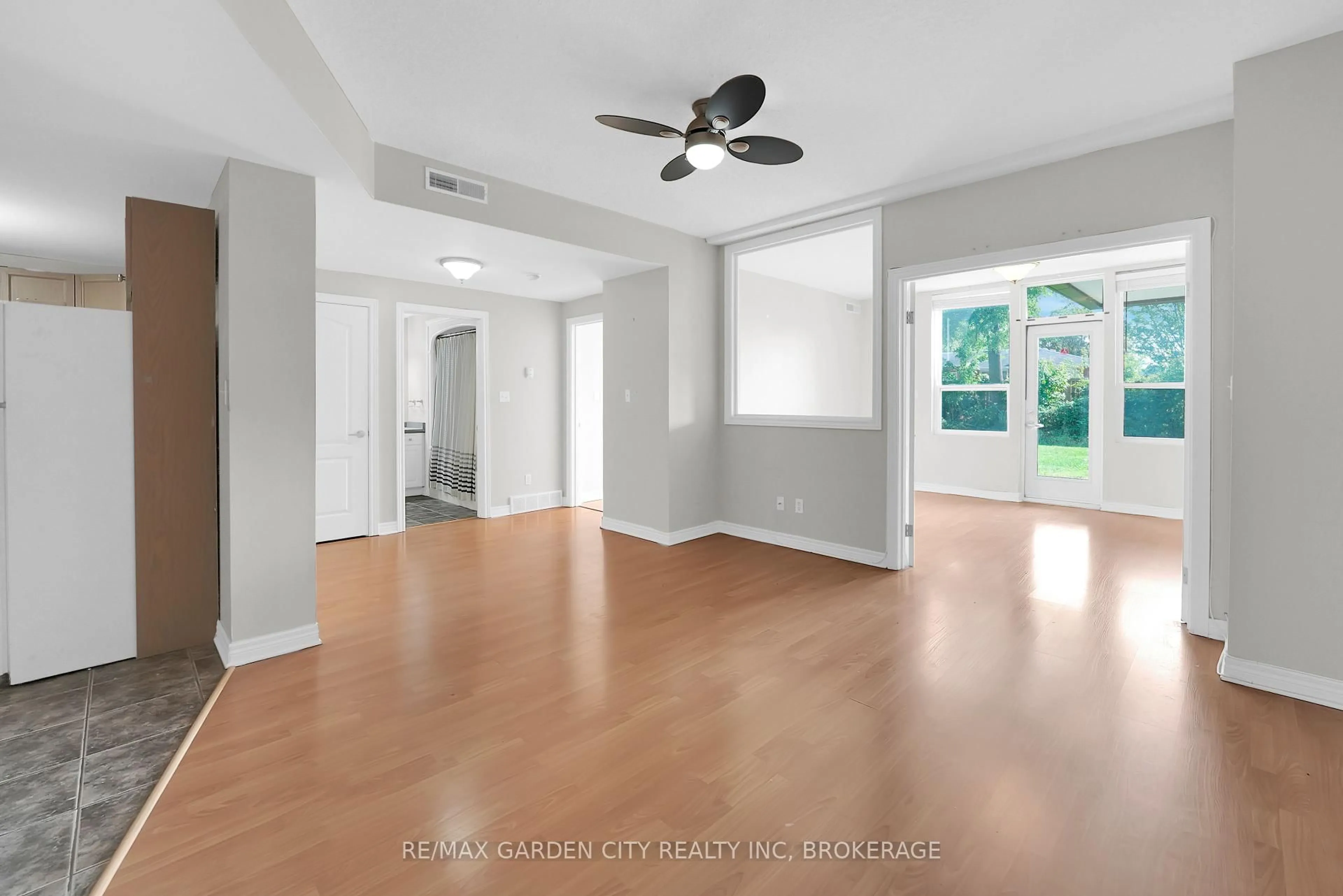 A pic of a room for 6350 Dorchester Rd #125, Niagara Falls Ontario L2G 0A1