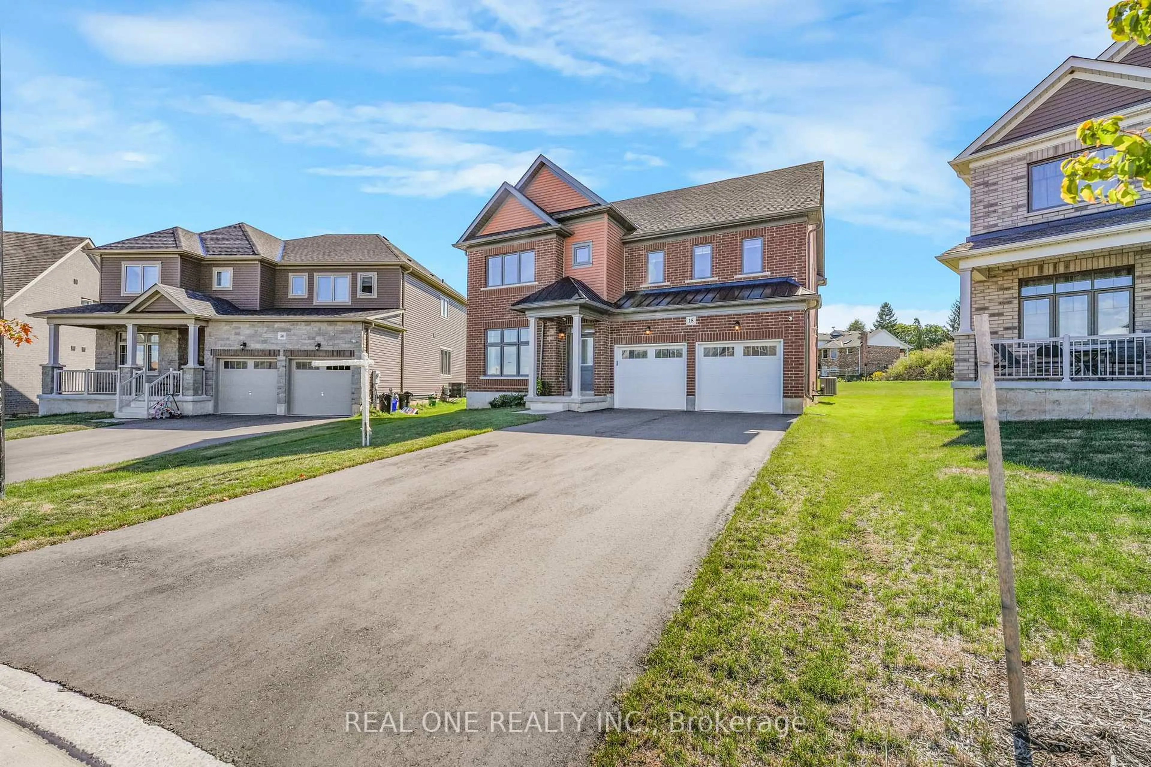 A pic from outside/outdoor area/front of a property/back of a property/a pic from drone, street for 18 ORIOLE Cres, Port Colborne Ontario L3K 6E2