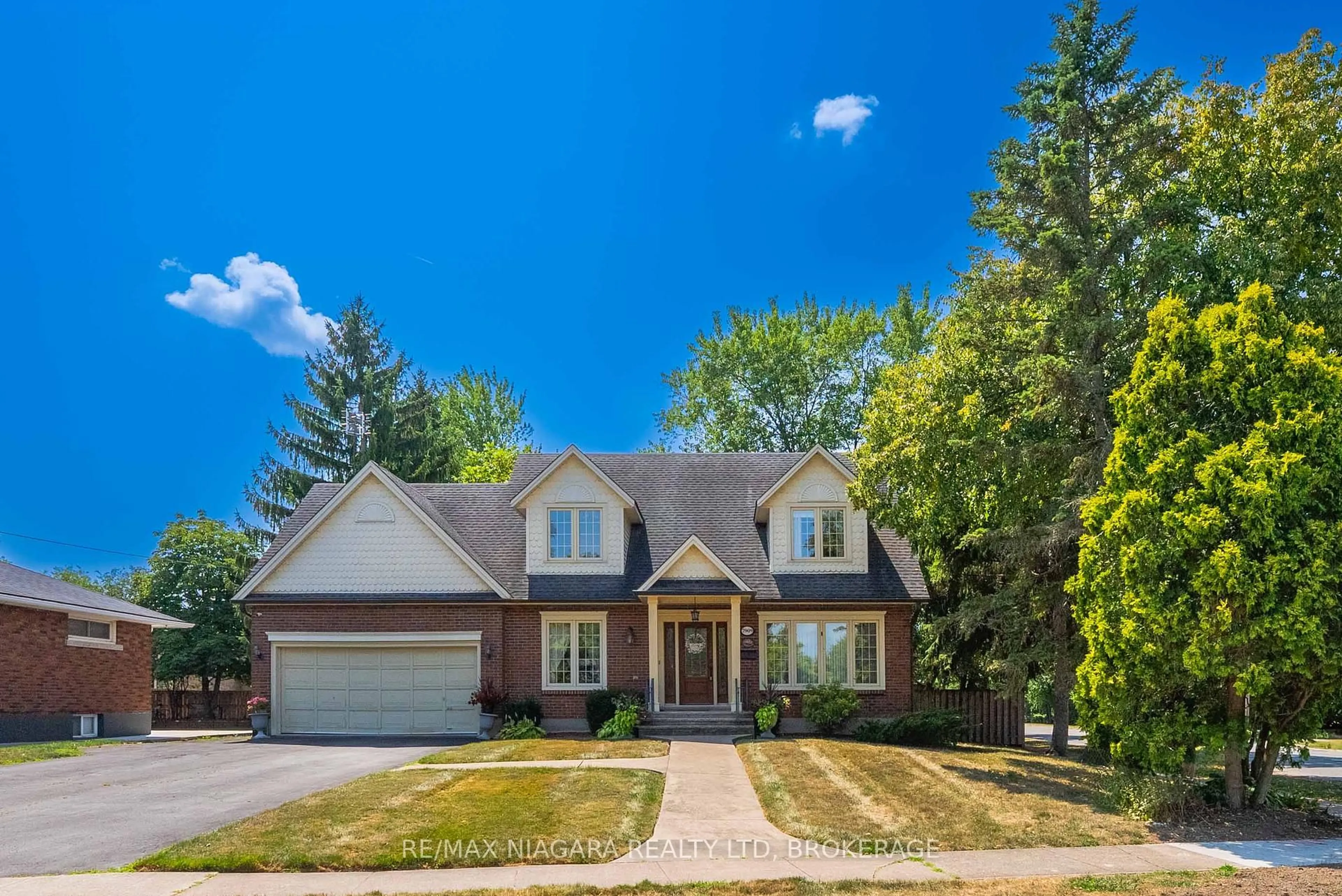 Home with brick exterior material, street for 7909 Sarah St, Niagara Falls Ontario L2G 6T6