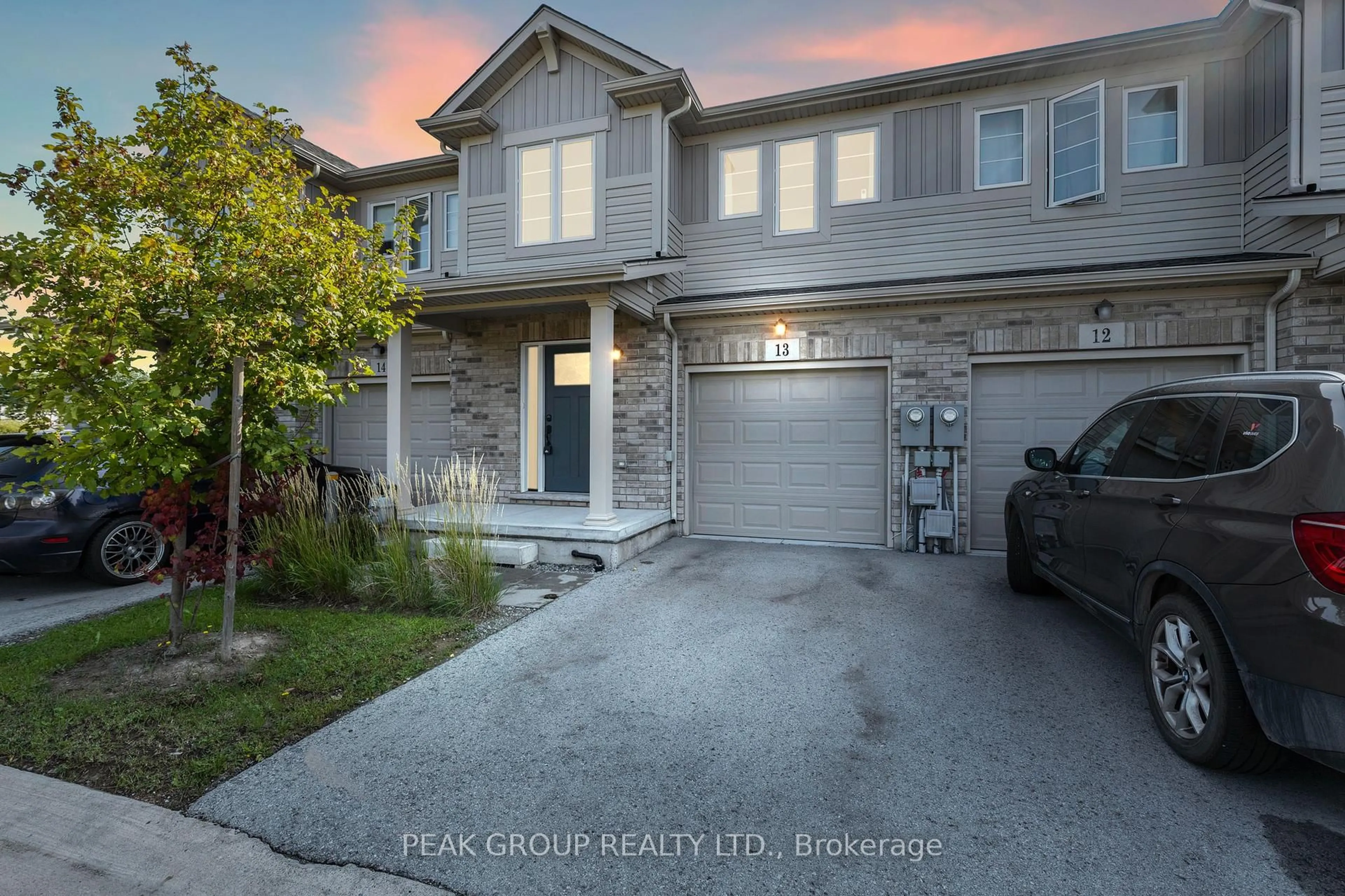 A pic from outside/outdoor area/front of a property/back of a property/a pic from drone, street for 7945 Oldfield Rd #13, Niagara Falls Ontario L2G 0Z4