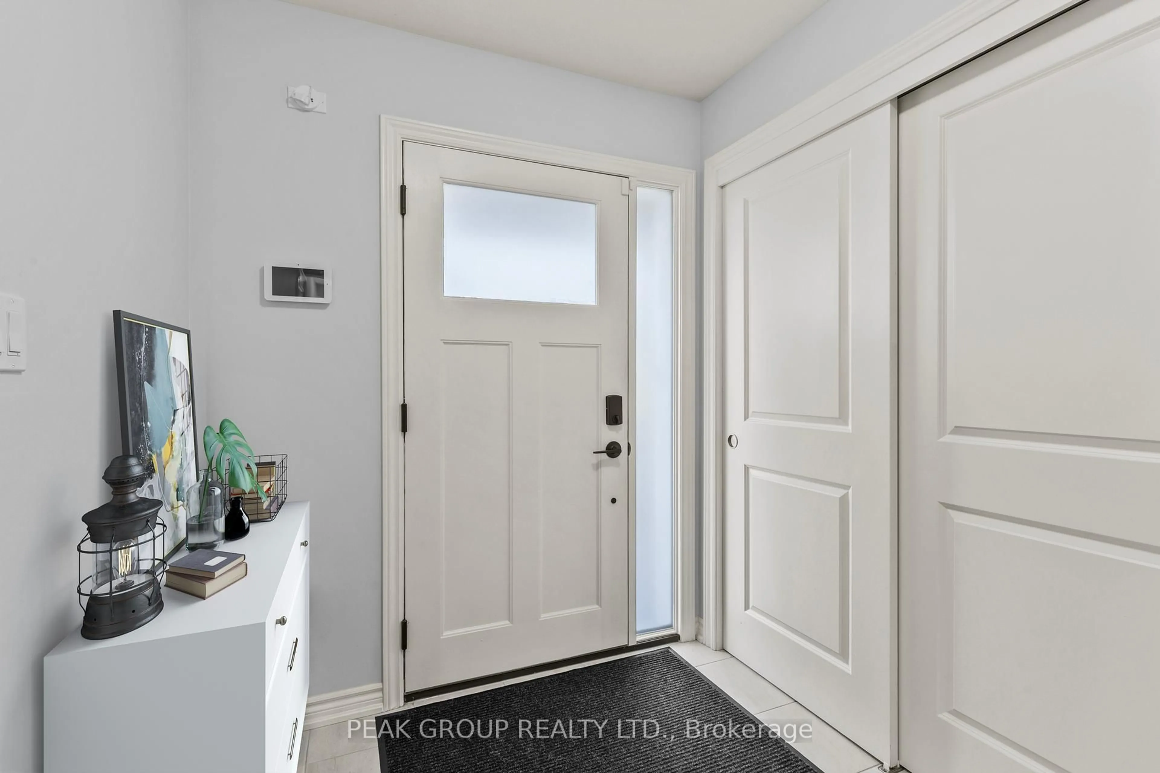 Indoor entryway for 7945 Oldfield Rd #13, Niagara Falls Ontario L2G 0Z4