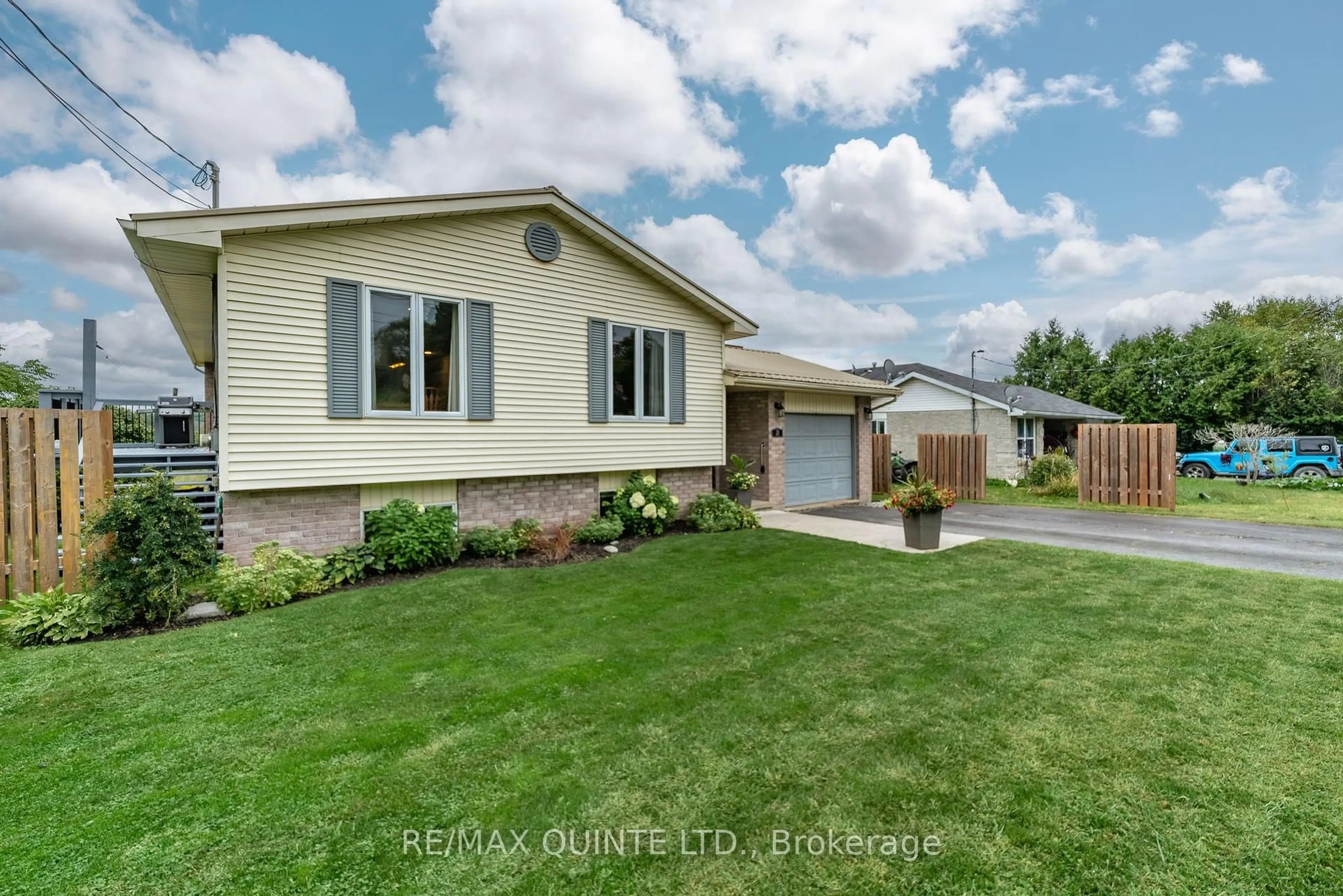 Home with vinyl exterior material, street for 219 William St, Stirling Ontario K0K 3E0