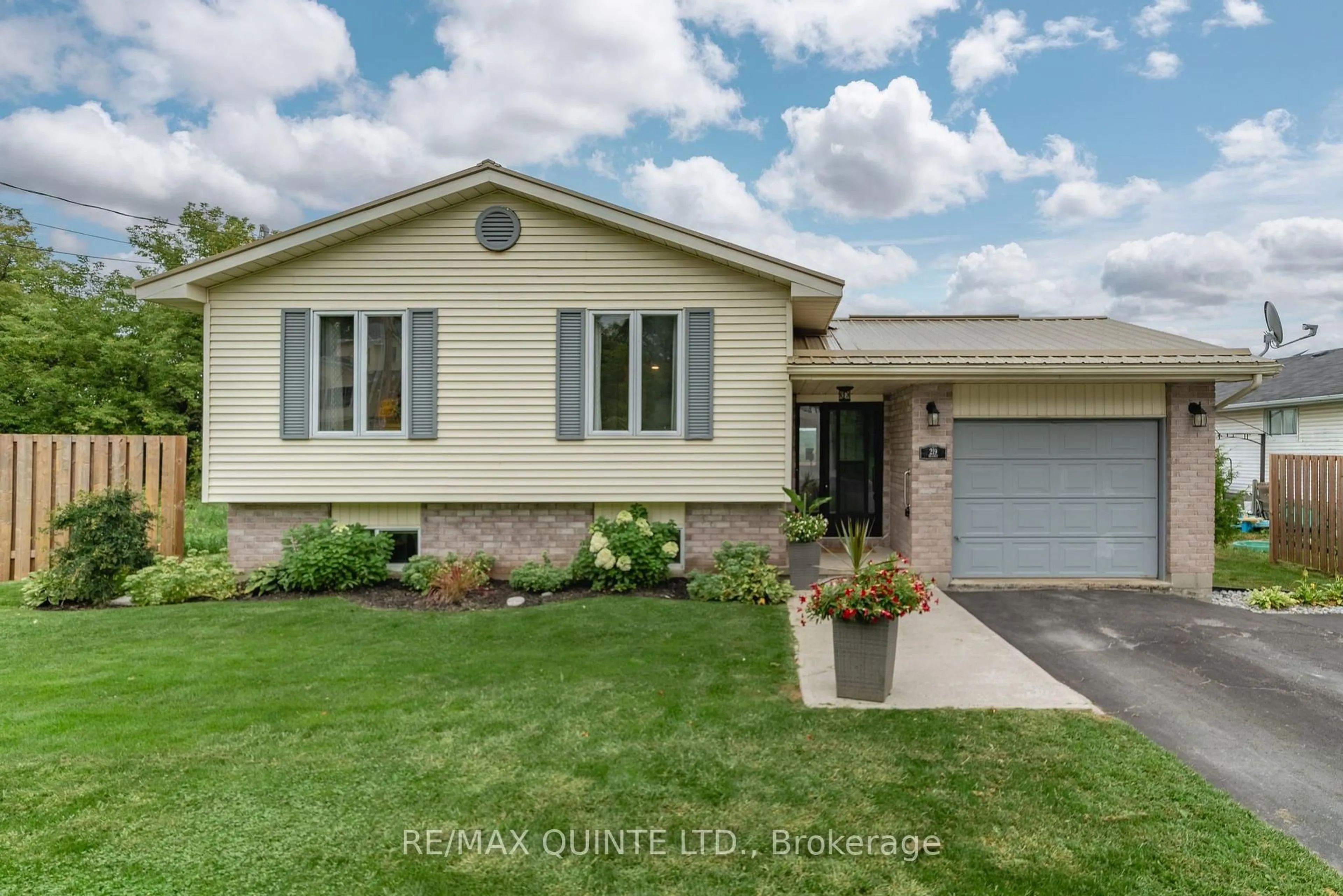 Home with vinyl exterior material, street for 219 William St, Stirling Ontario K0K 3E0