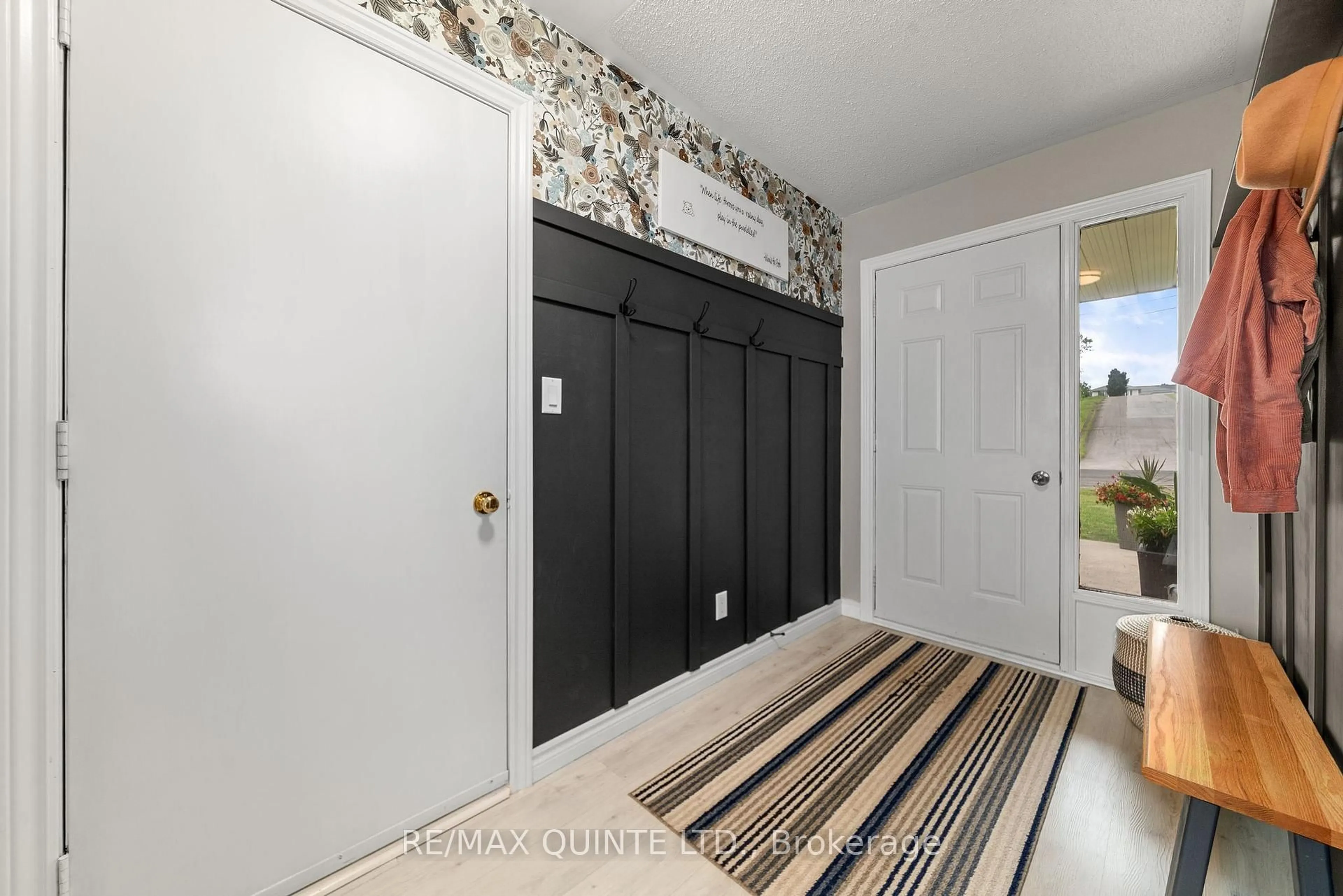 Indoor entryway for 219 William St, Stirling Ontario K0K 3E0