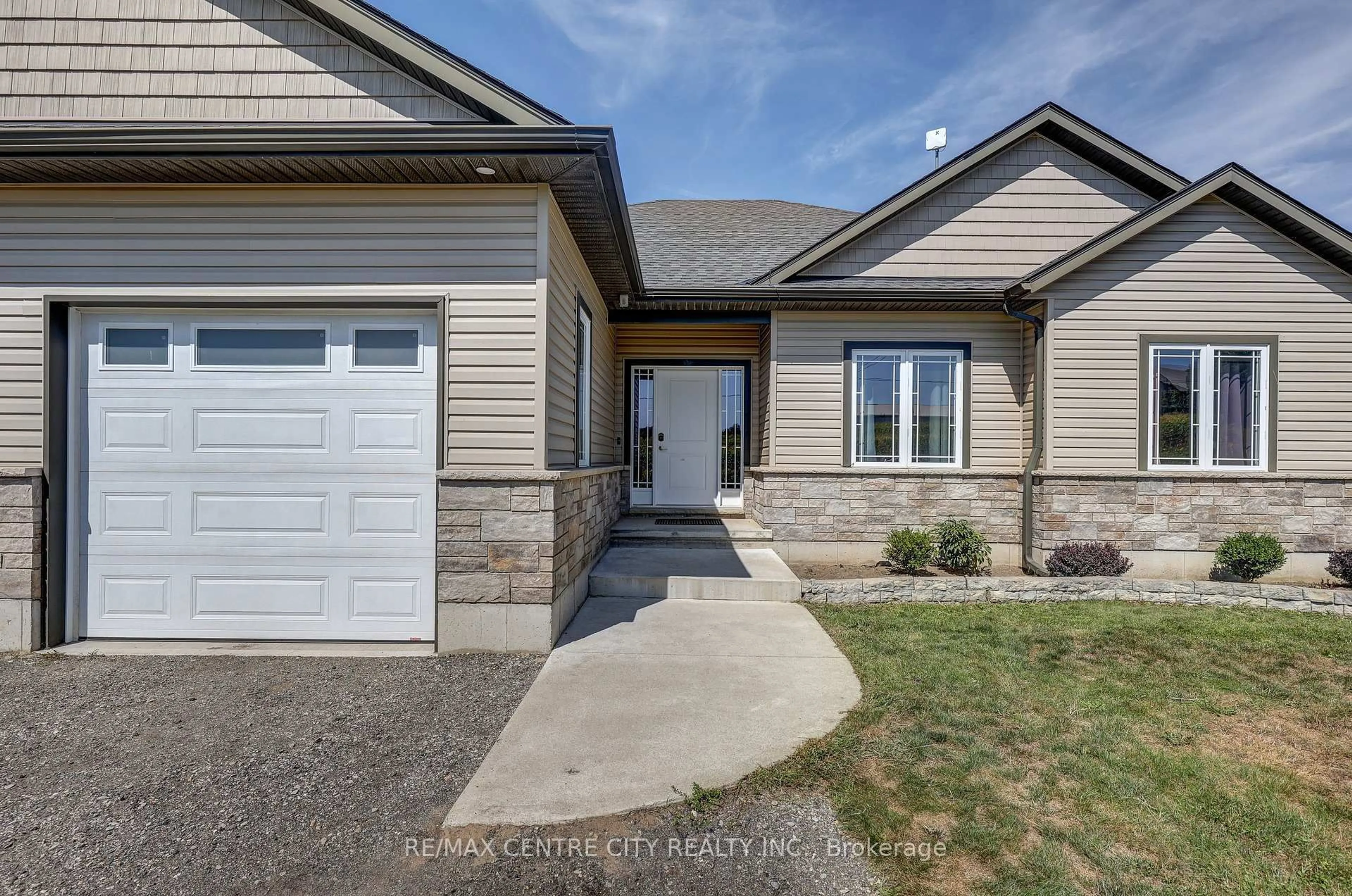 Home with vinyl exterior material, street for 54100 Eden Line, Bayham Ontario N5H 2R3