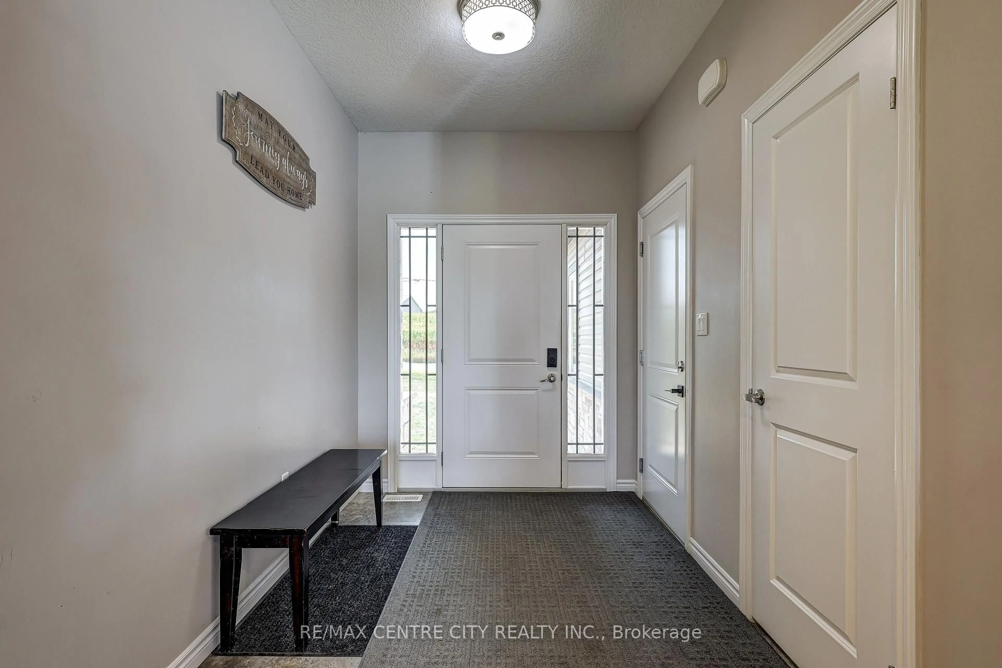 Indoor entryway for 54100 Eden Line, Bayham Ontario N5H 2R3