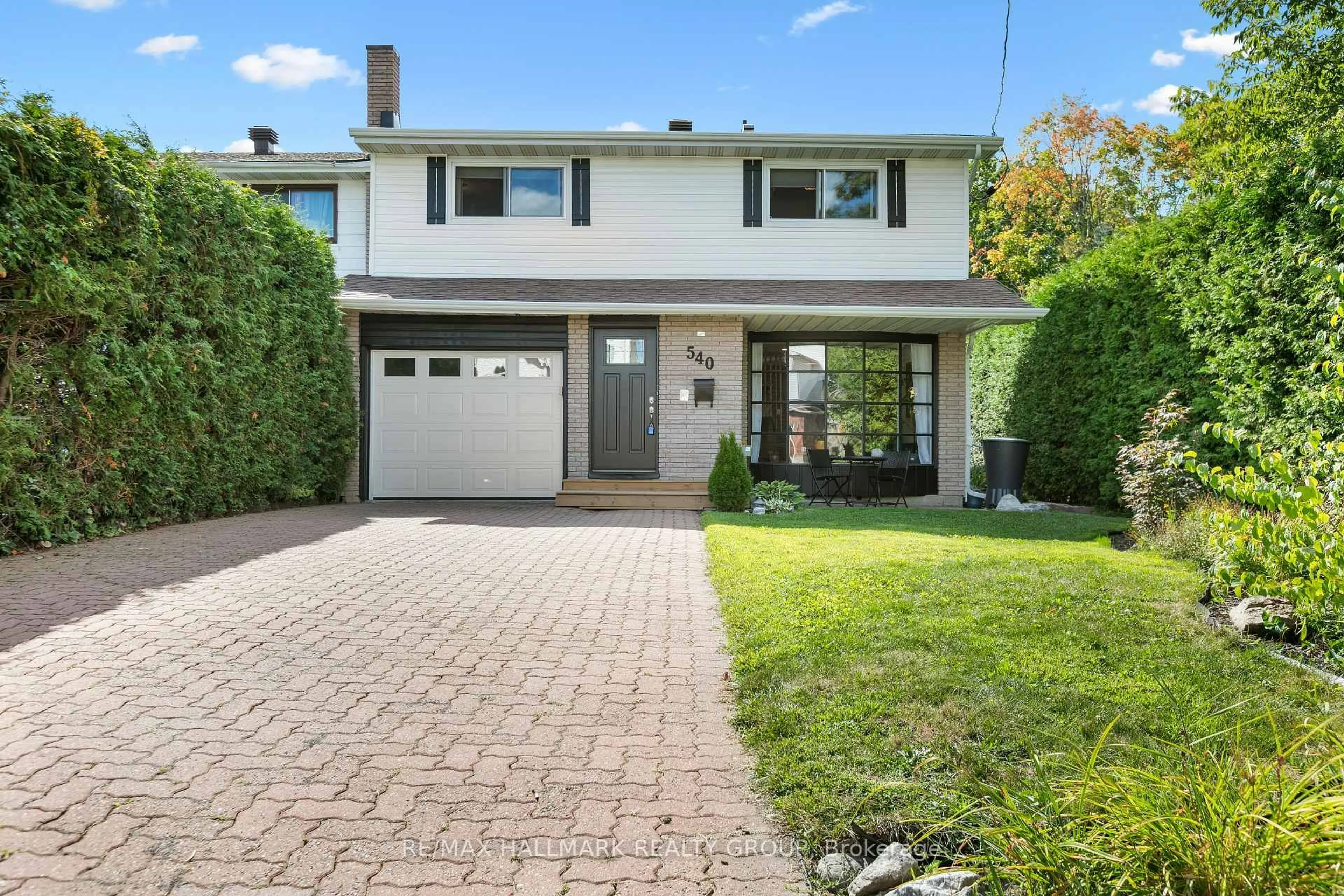 Home with brick exterior material, street for 540 Brunel St, Ottawa Ontario K1K 2G6