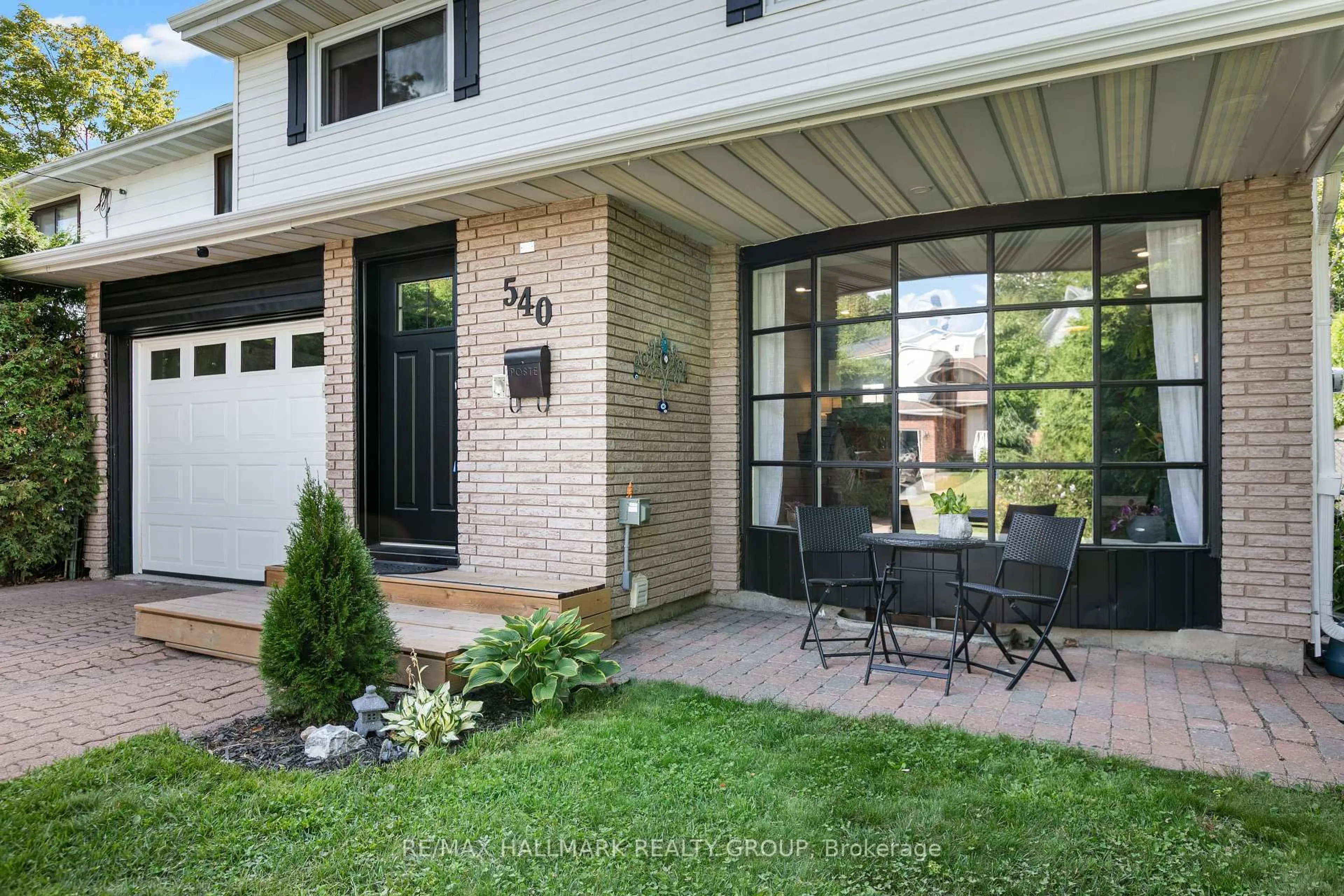 Home with brick exterior material, street for 540 Brunel St, Ottawa Ontario K1K 2G6