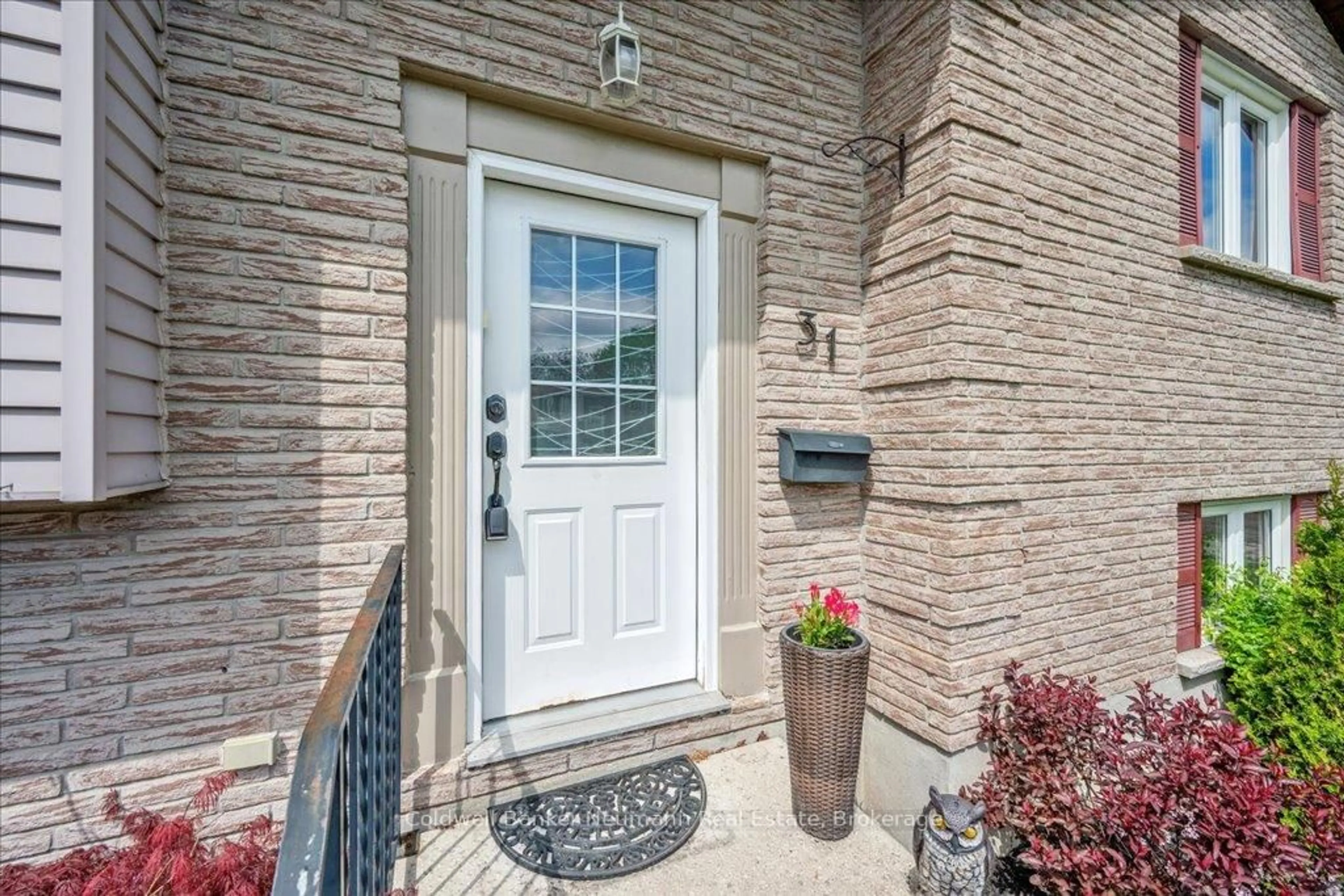 Indoor entryway for 31 Carey Cres, Guelph Ontario N1H 7J9