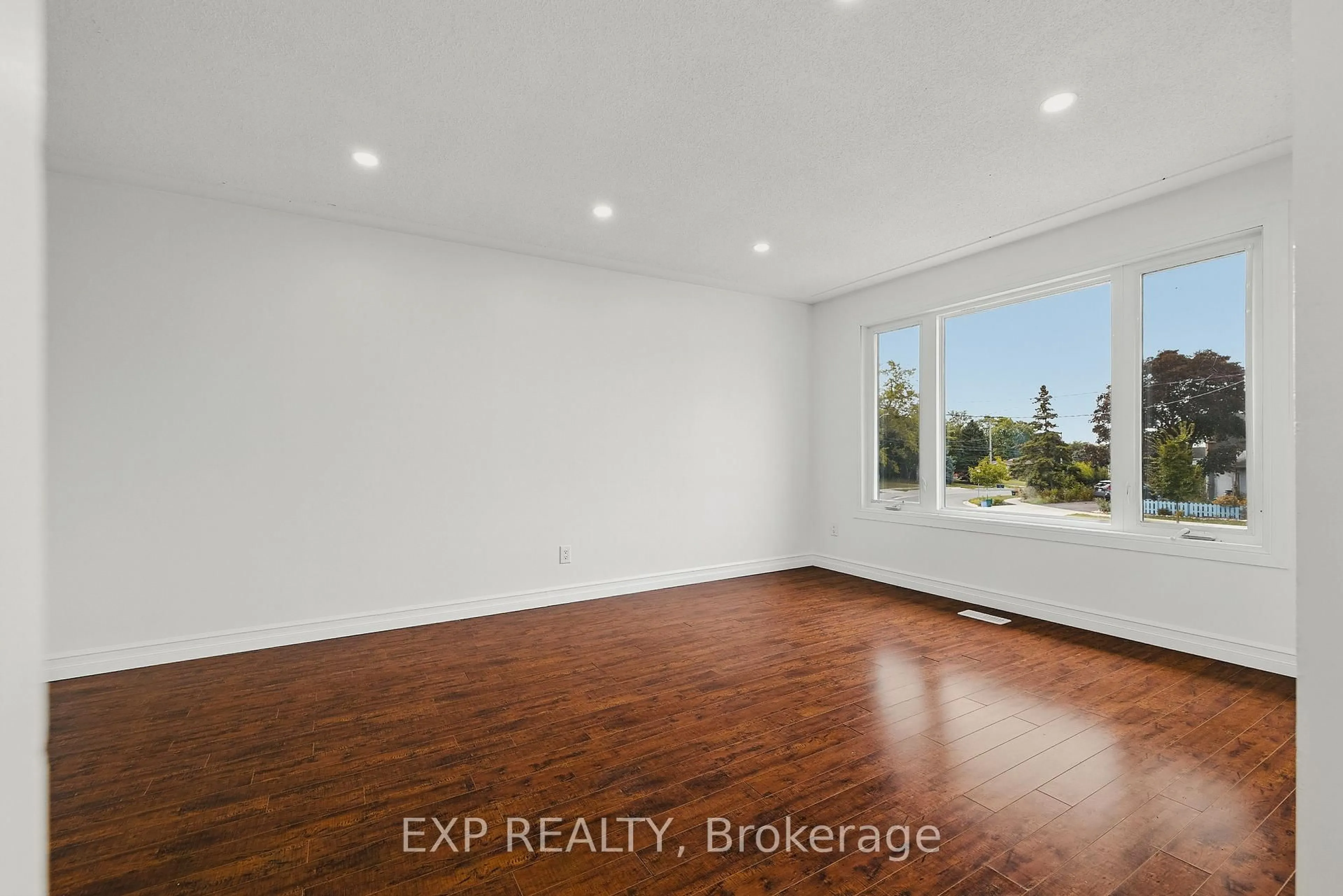 A pic of a room for 310 Southill Dr, Kitchener Ontario N2A 2R1