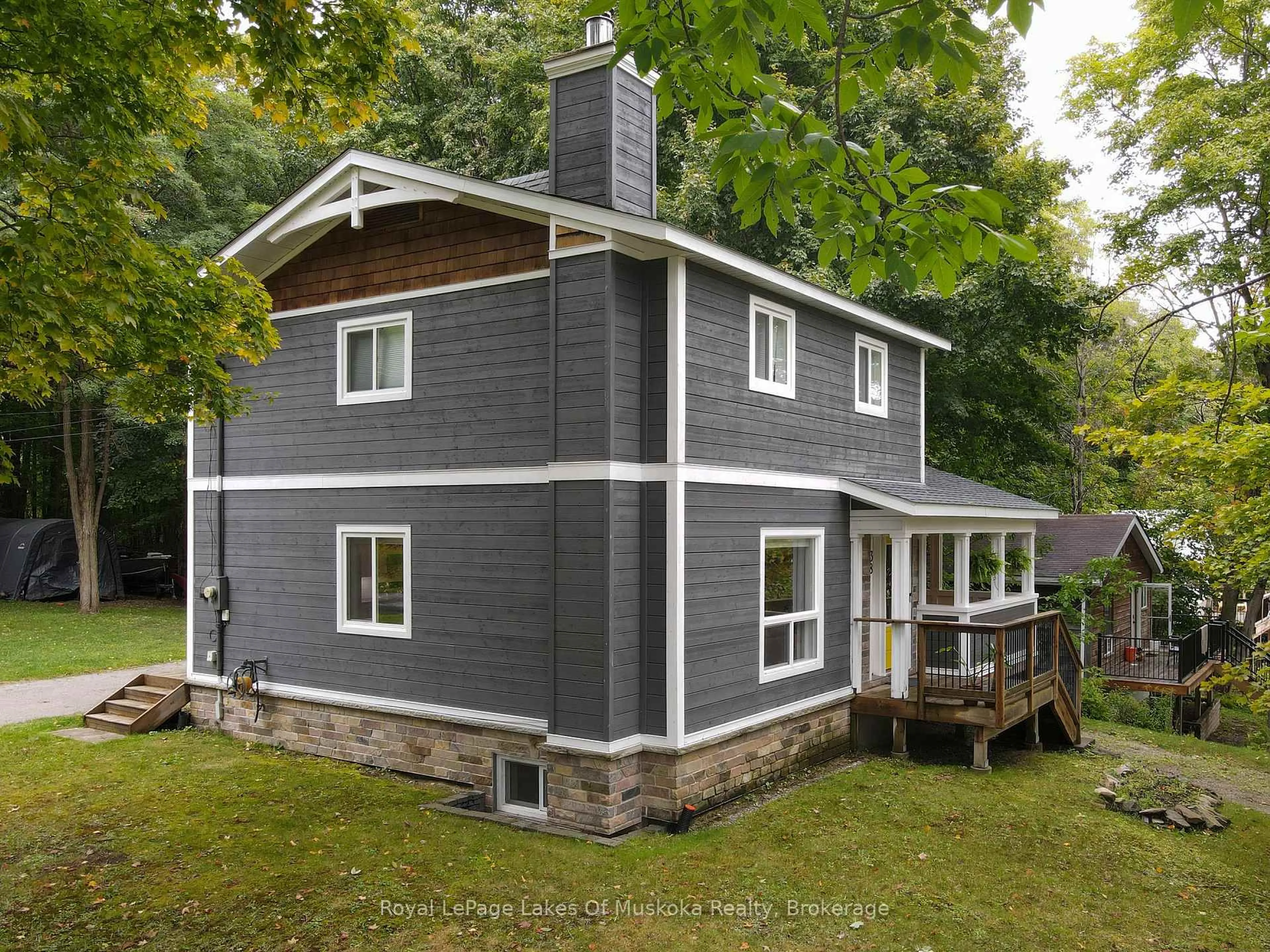 Home with vinyl exterior material, building for 38 Florence St, Huntsville Ontario P1H 1V4