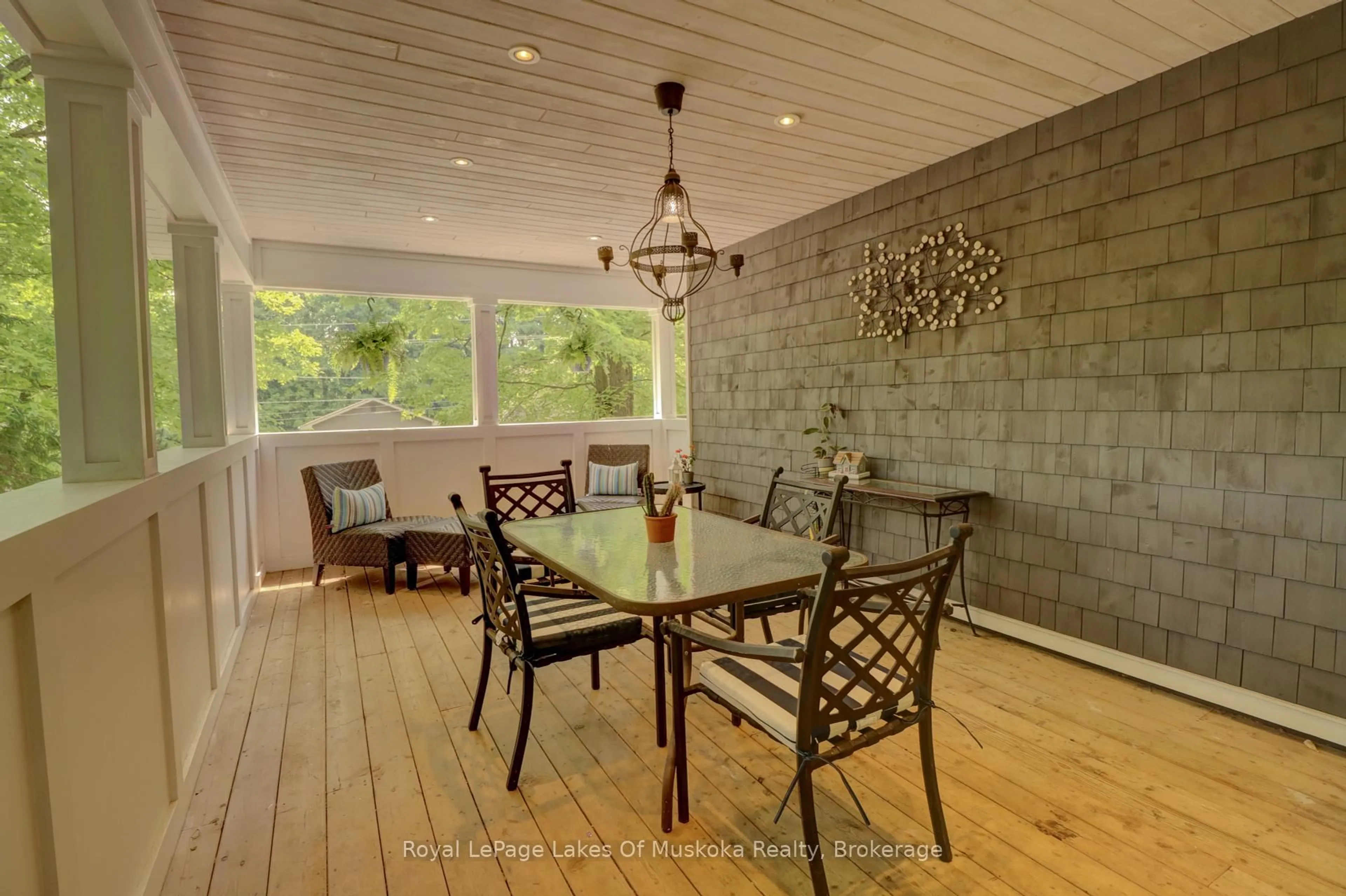 Dining room, unknown for 38 Florence St, Huntsville Ontario P1H 1V4