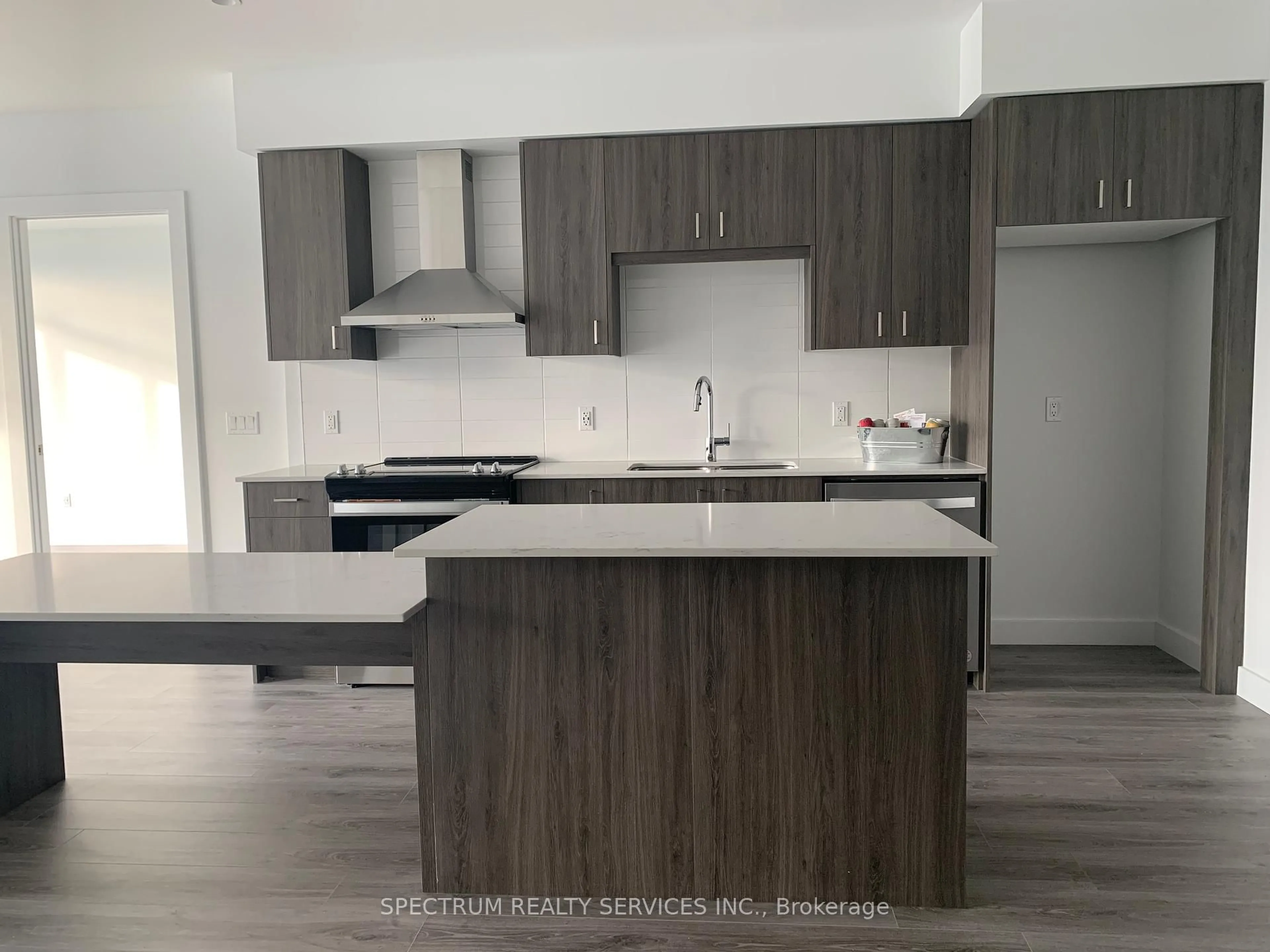 Open concept kitchen, wood/laminate floor for 15 Glebe St #910, Cambridge Ontario N1S 0C3