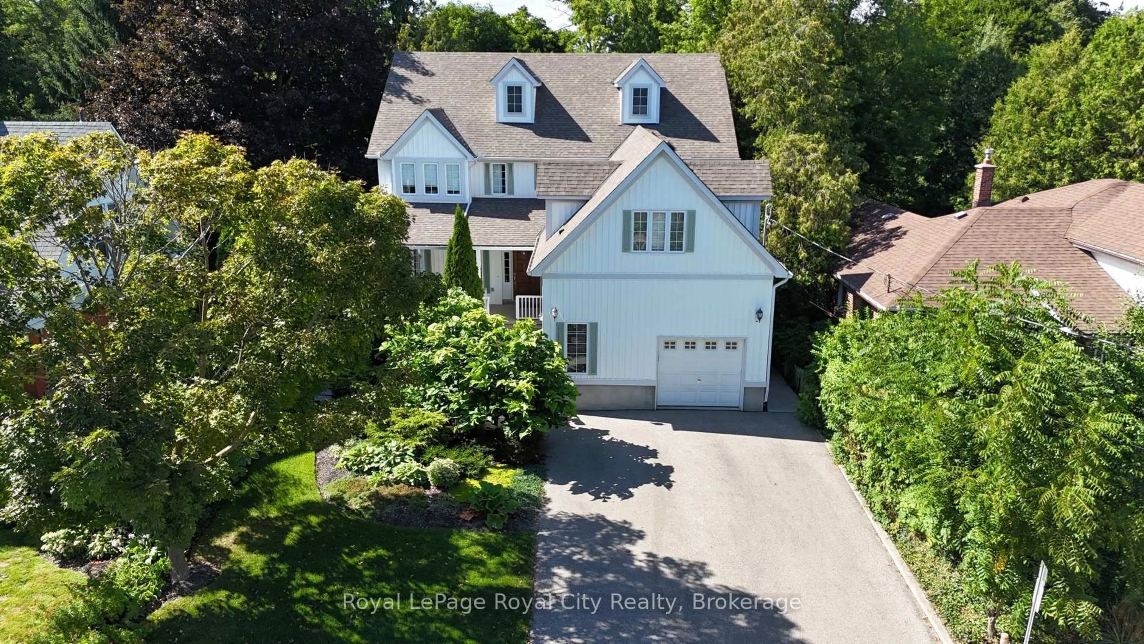 A pic from outside/outdoor area/front of a property/back of a property/a pic from drone, street for 168 Palmer St, Guelph Ontario N1E 2R6