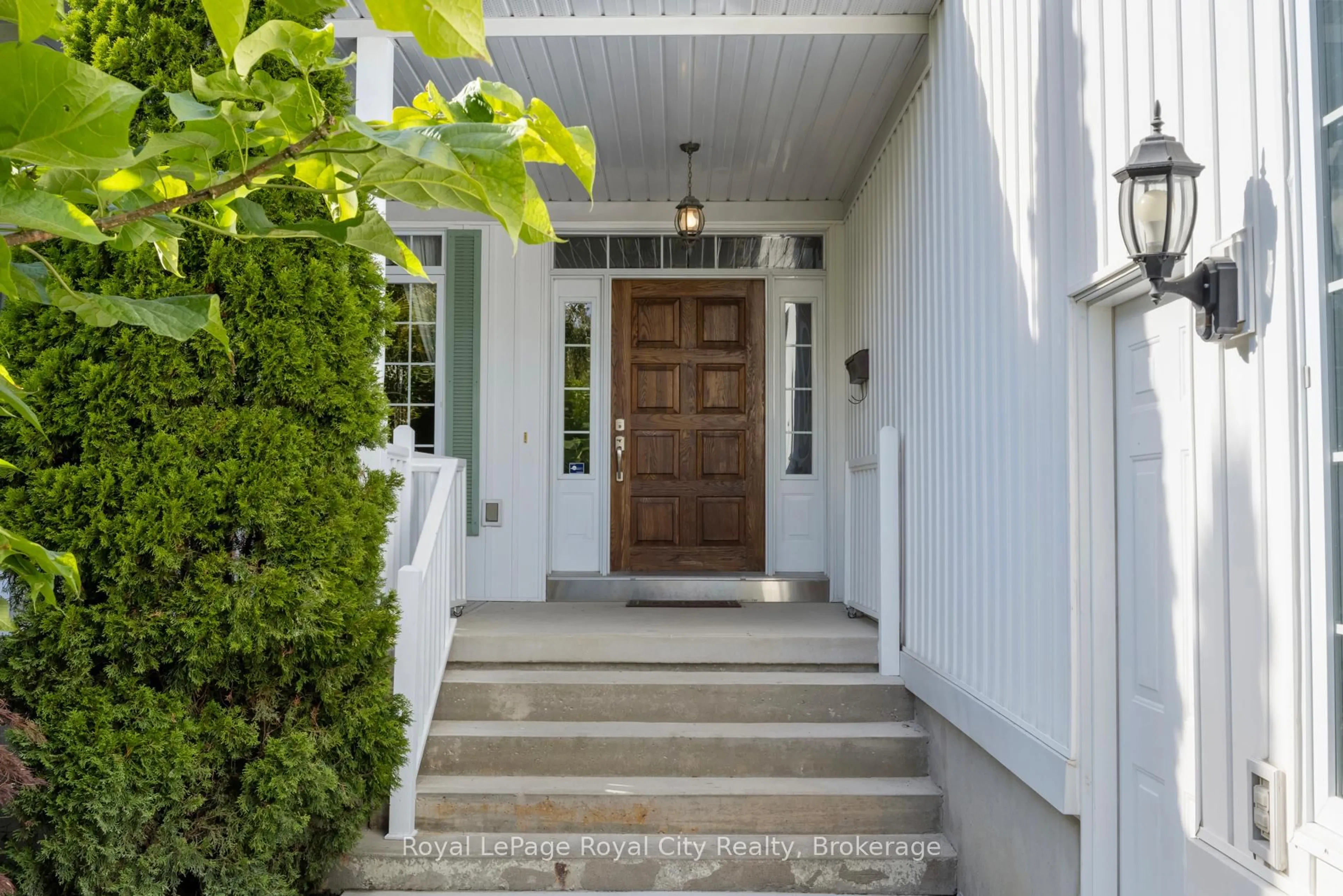 Indoor entryway for 168 Palmer St, Guelph Ontario N1E 2R6