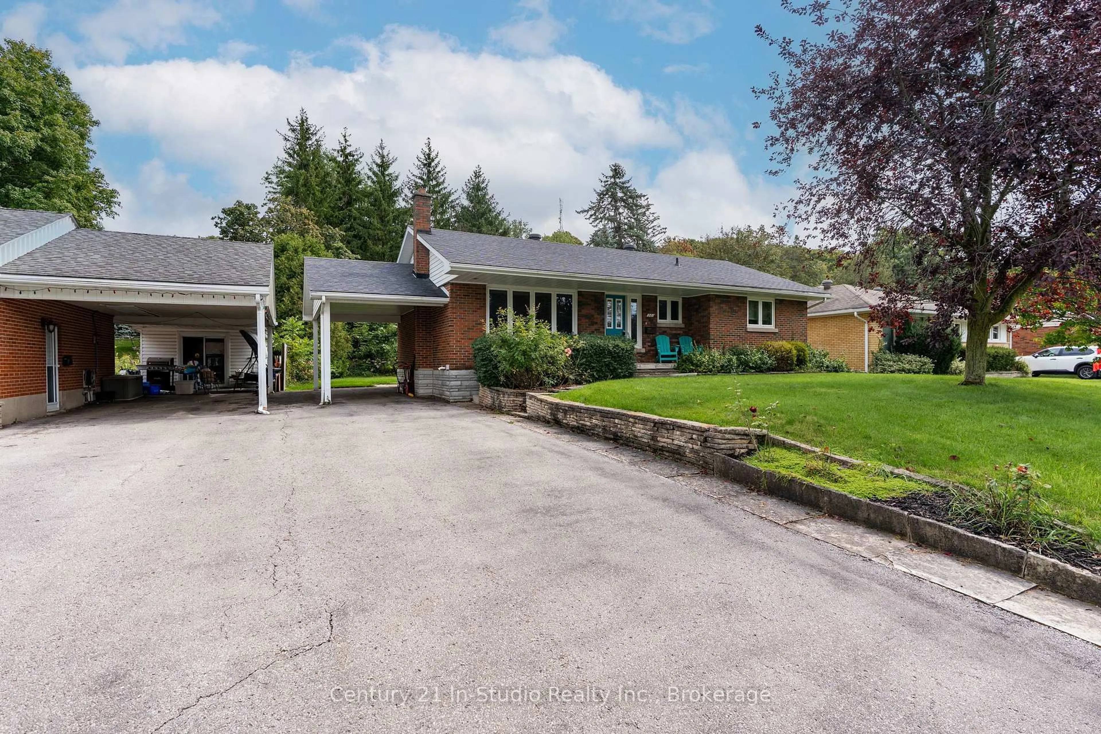 A pic from outside/outdoor area/front of a property/back of a property/a pic from drone, street for 361 8th Ave, Owen Sound Ontario N4K 3A3