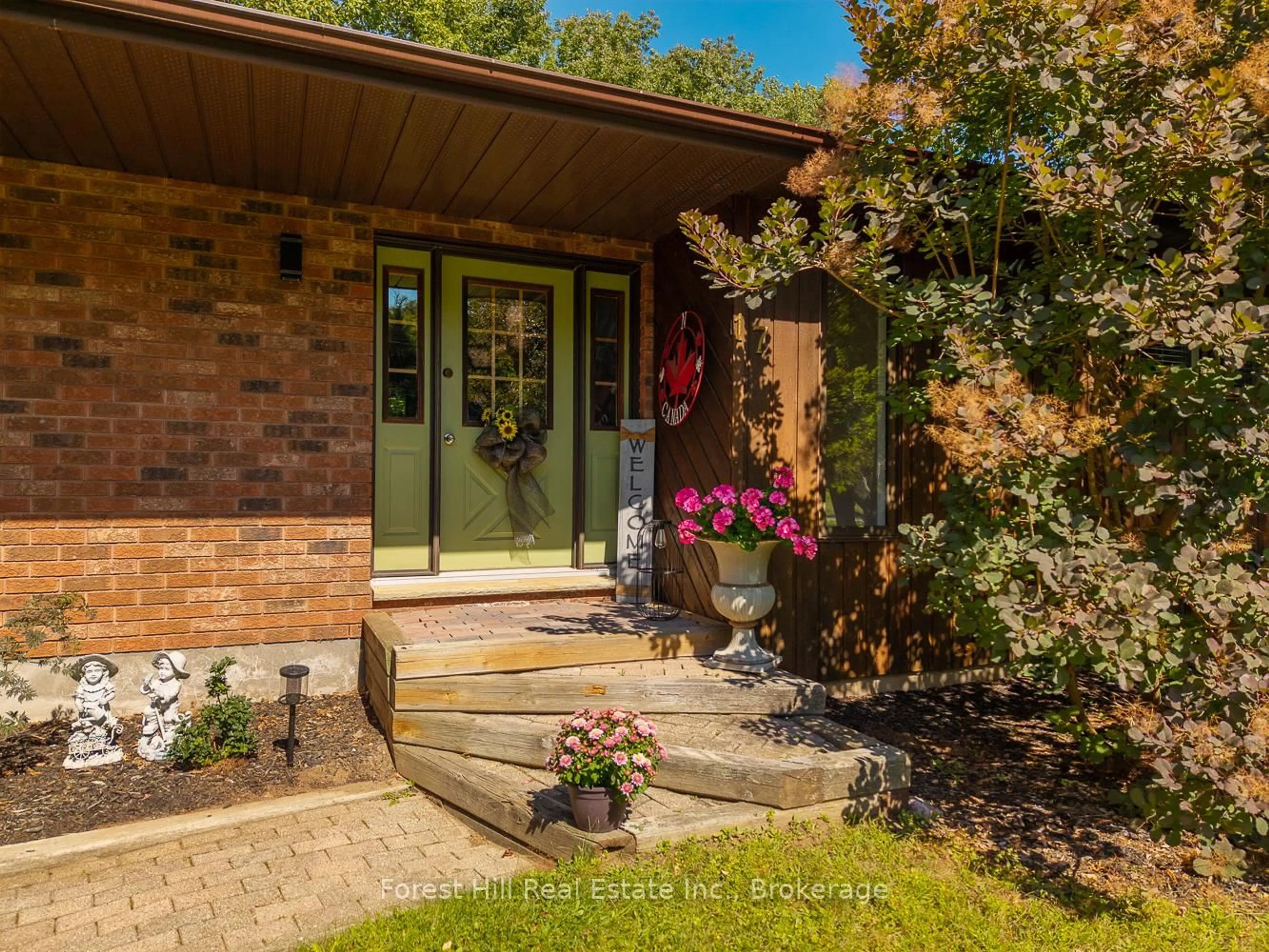 Home with brick exterior material, street for 17 Skerryvore Circ, McDougall Ontario P2A 2W9