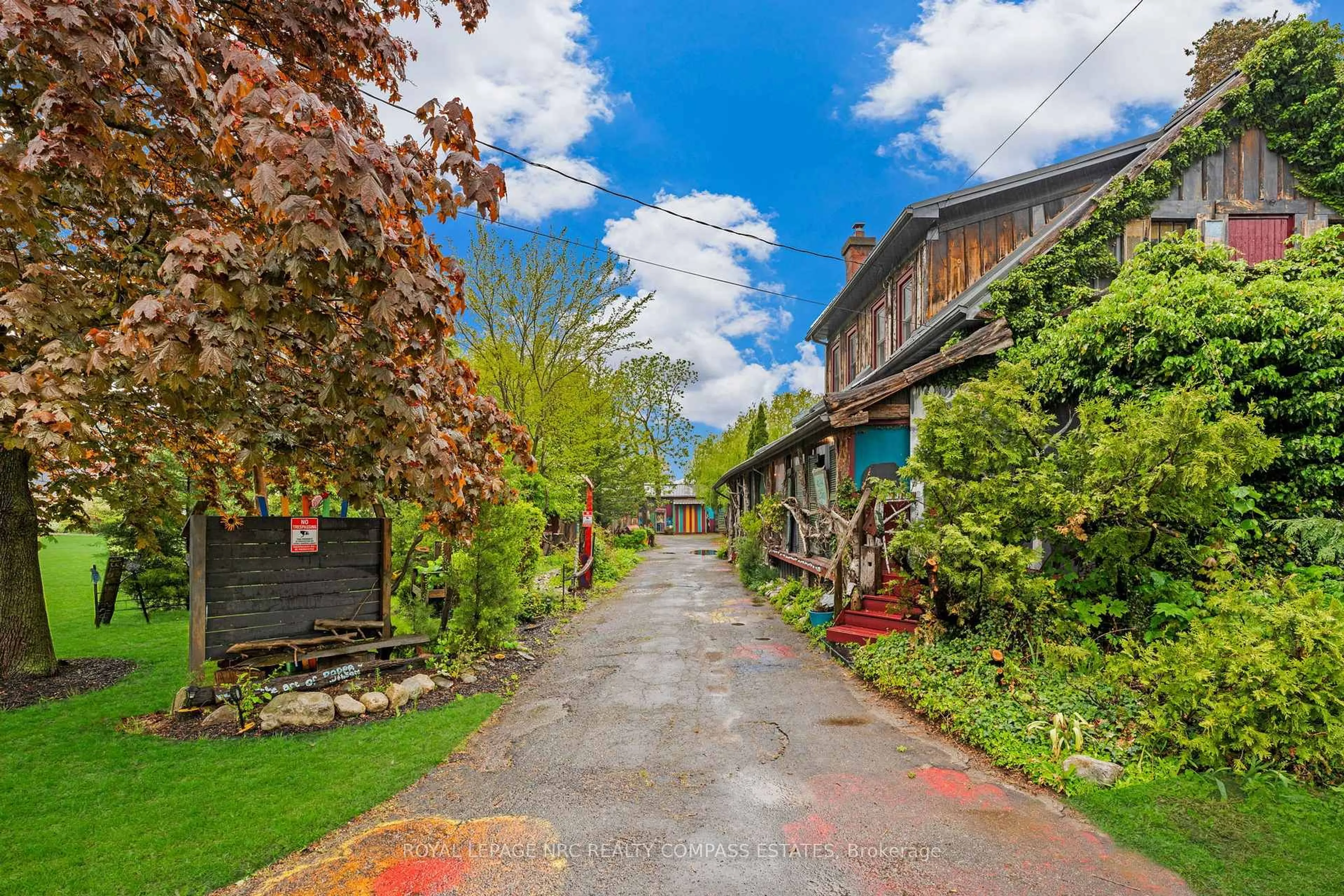 Patio, street for 4034 Victoria Ave, Lincoln Ontario L0R 2C0