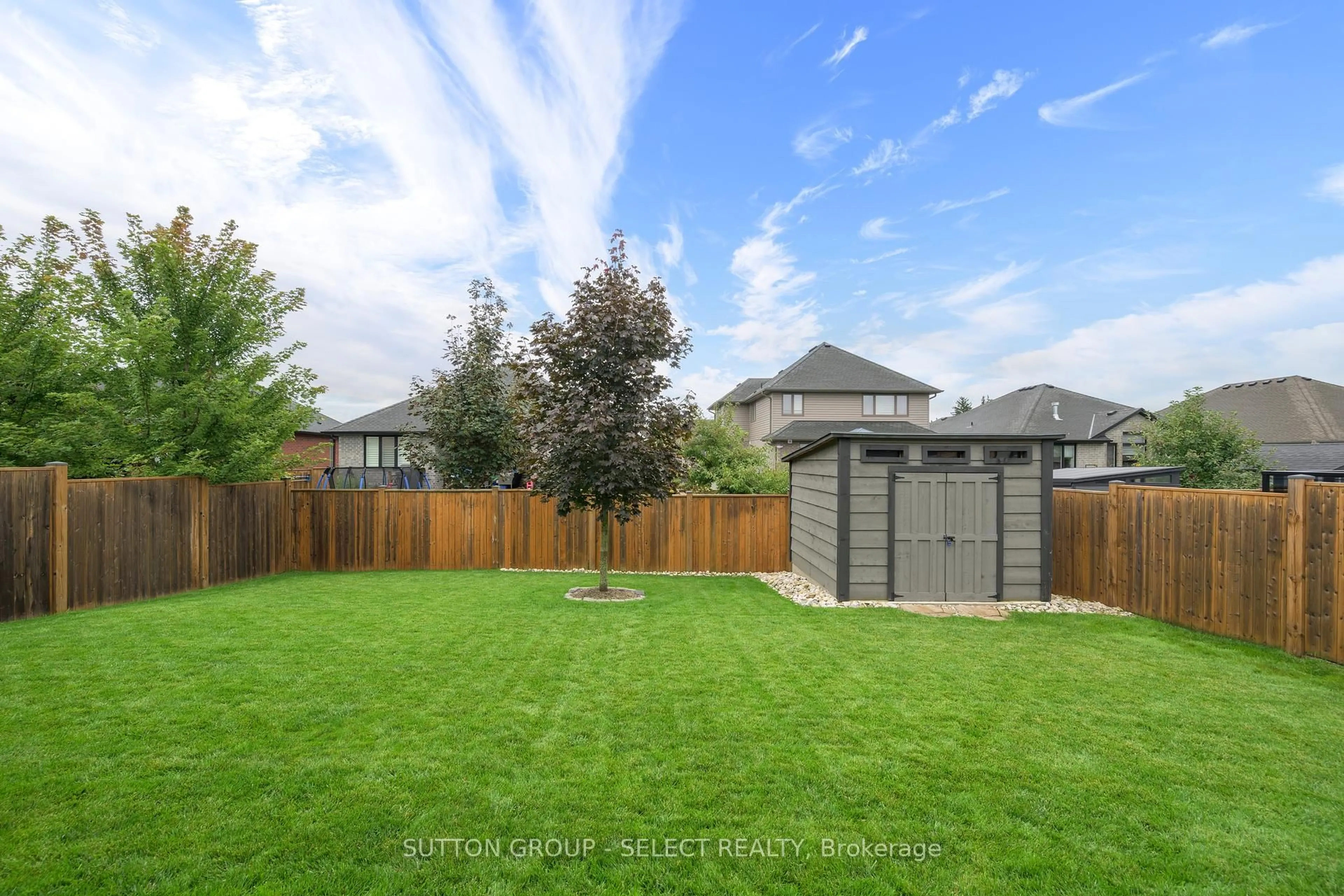 Unknown for 697 Barker St, Strathroy-Caradoc Ontario N0L 1W0