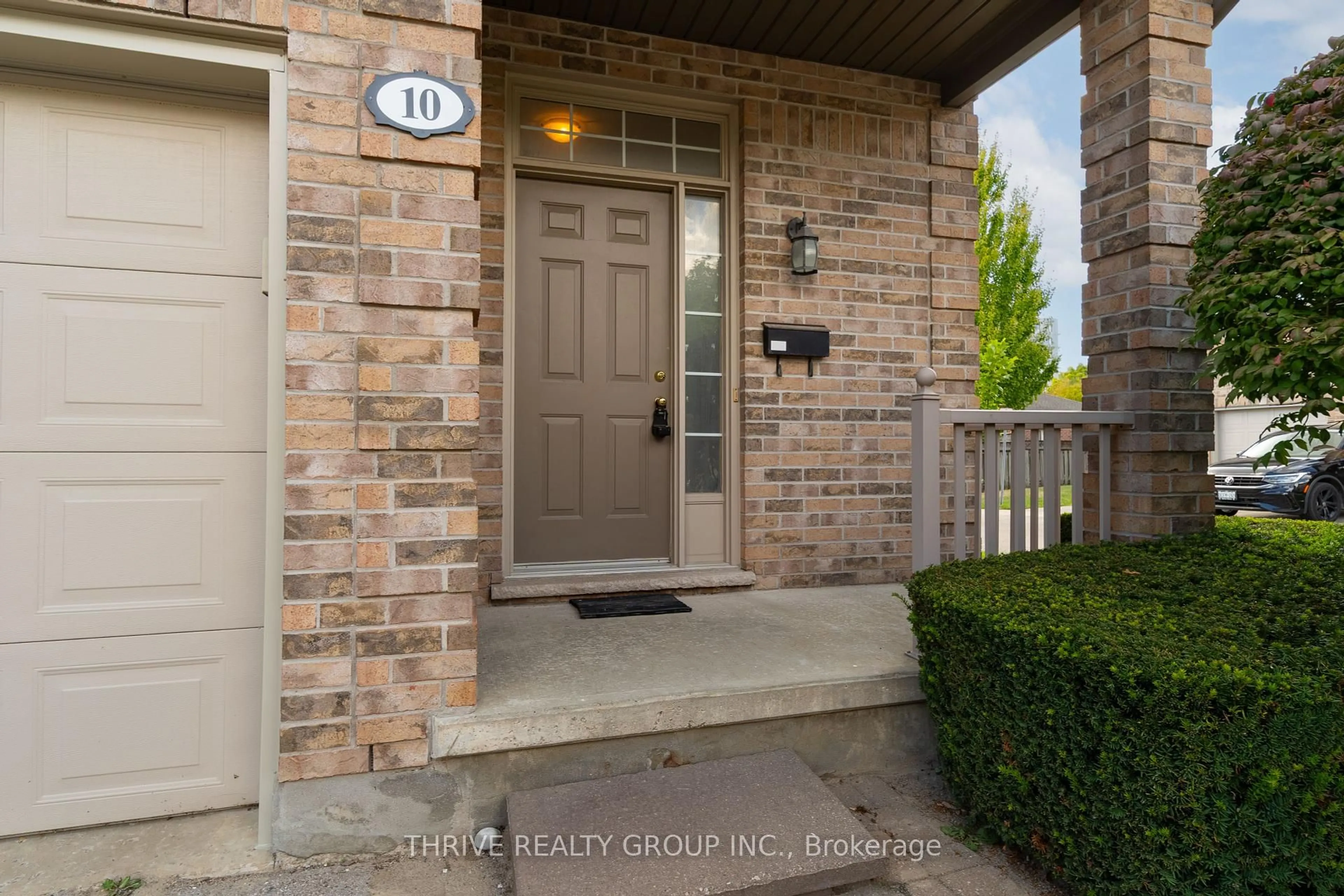 Indoor entryway for 185 North Centre Rd #10, London North Ontario N5X 4C9