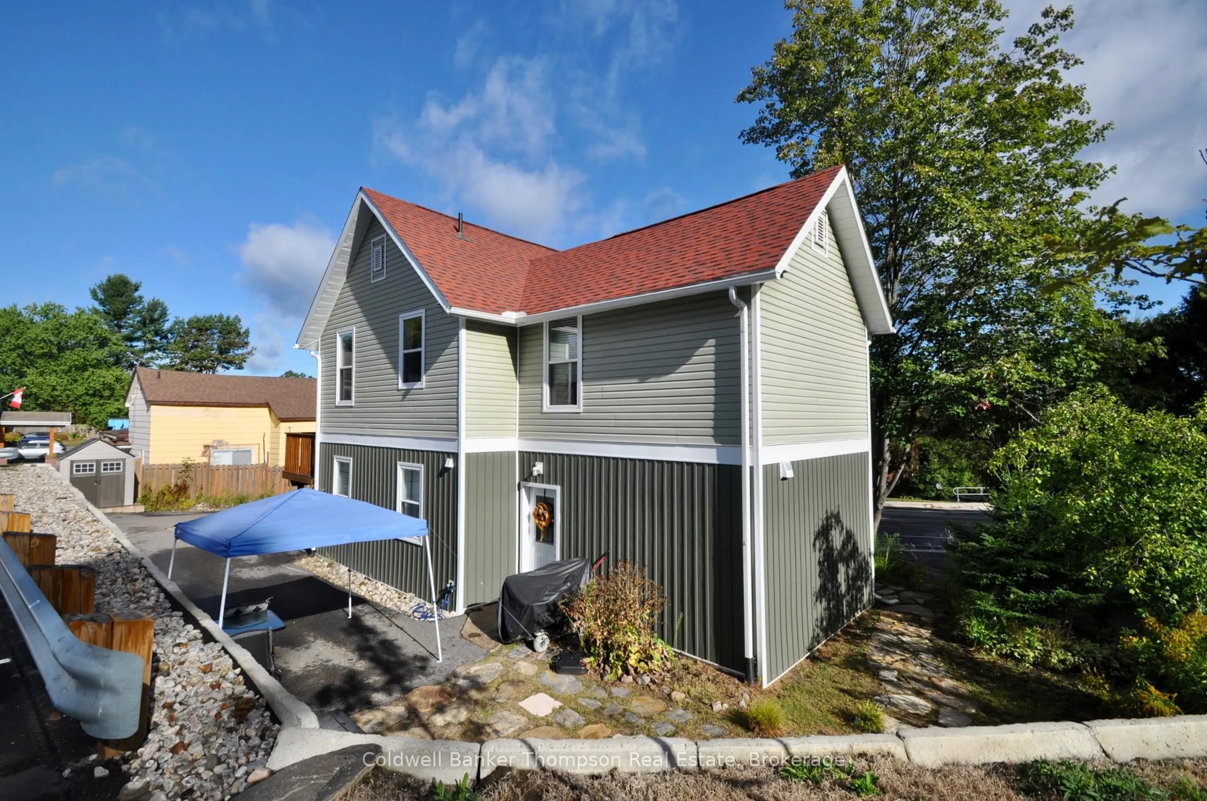 A pic from outside/outdoor area/front of a property/back of a property/a pic from drone, building for 111 Main St #1-2, Huntsville Ontario P1H 1W8