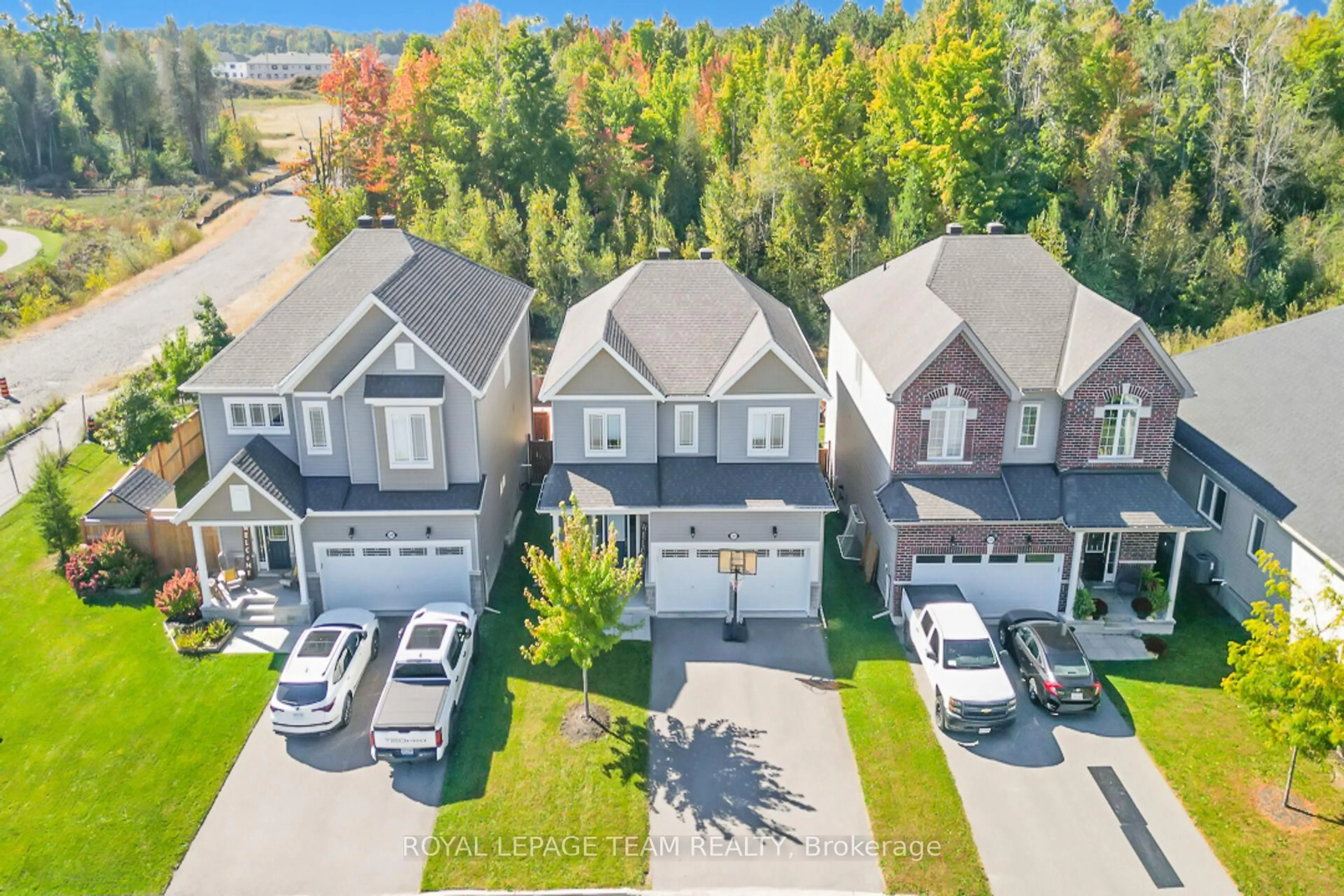 A pic from outside/outdoor area/front of a property/back of a property/a pic from drone, street for 3202 Harvester Cres, North Grenville Ontario K0G 1J0
