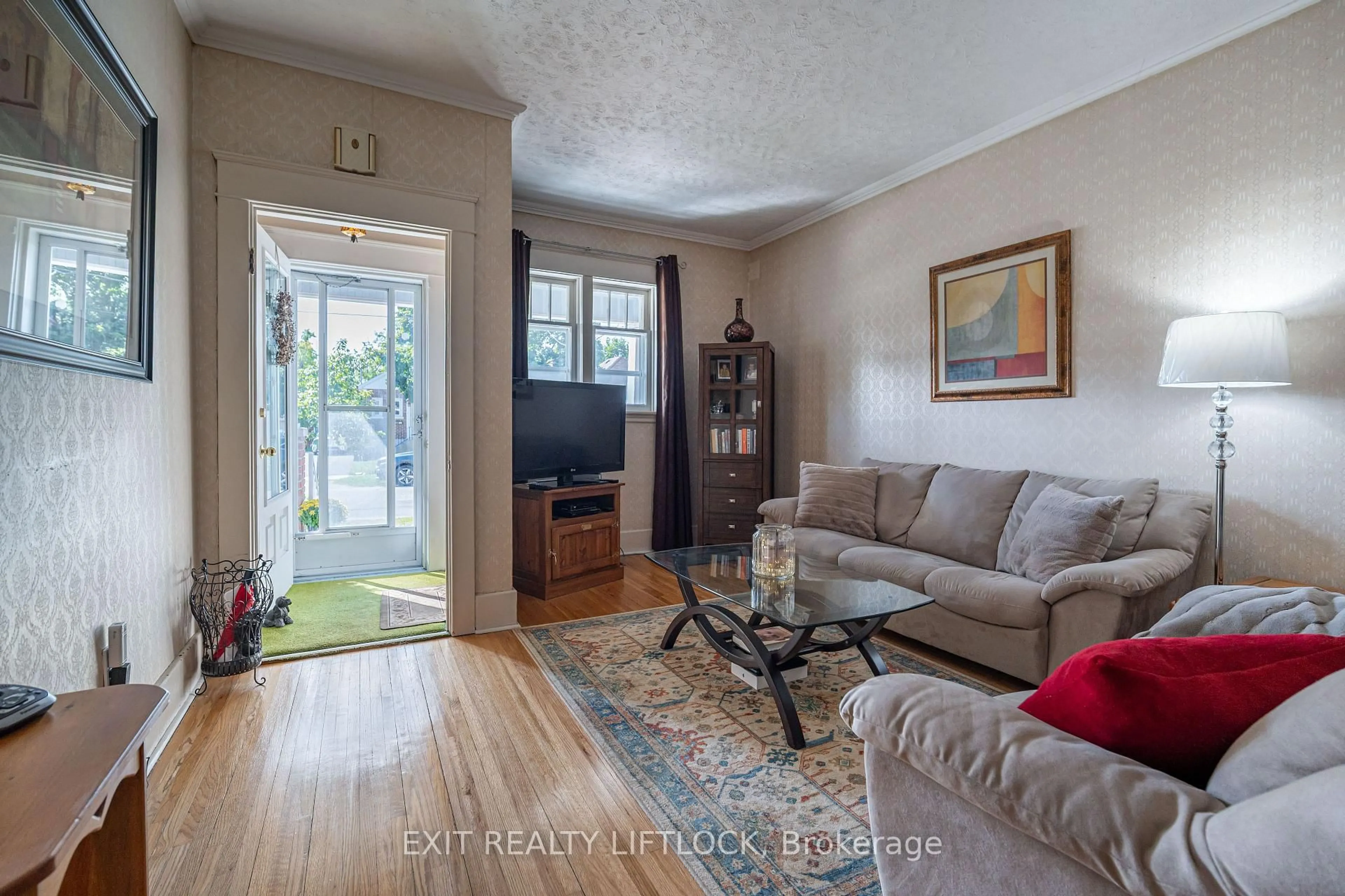 Living room with furniture, unknown for 544 Douglas Ave, Peterborough Ontario K9J 4L1