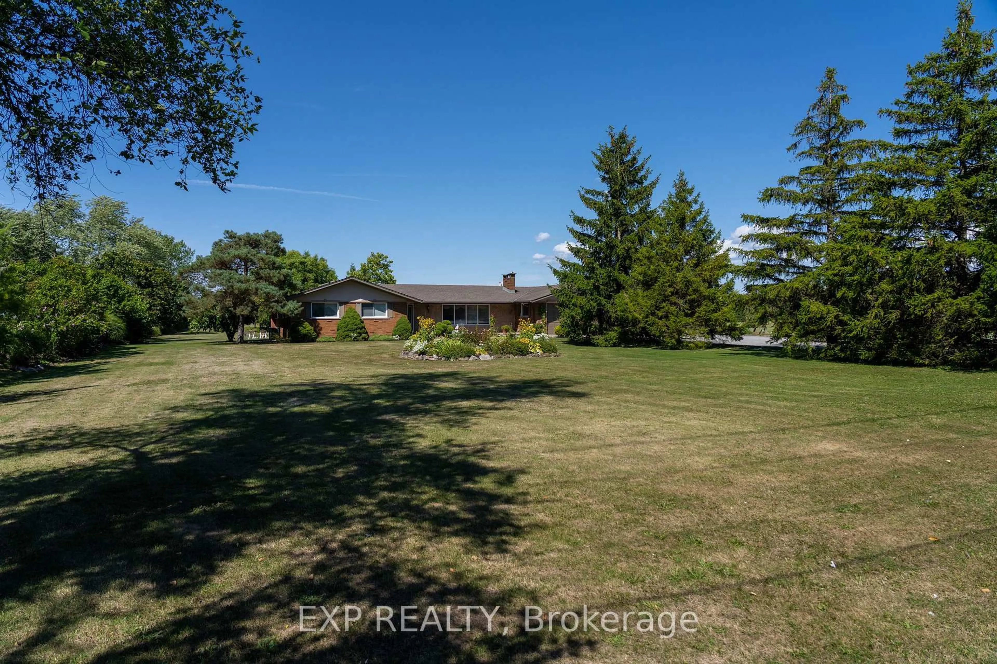 A pic from outside/outdoor area/front of a property/back of a property/a pic from drone, water/lake/river/ocean view for 726 Line 7 Rd, Niagara-on-the-Lake Ontario L0S 1J0