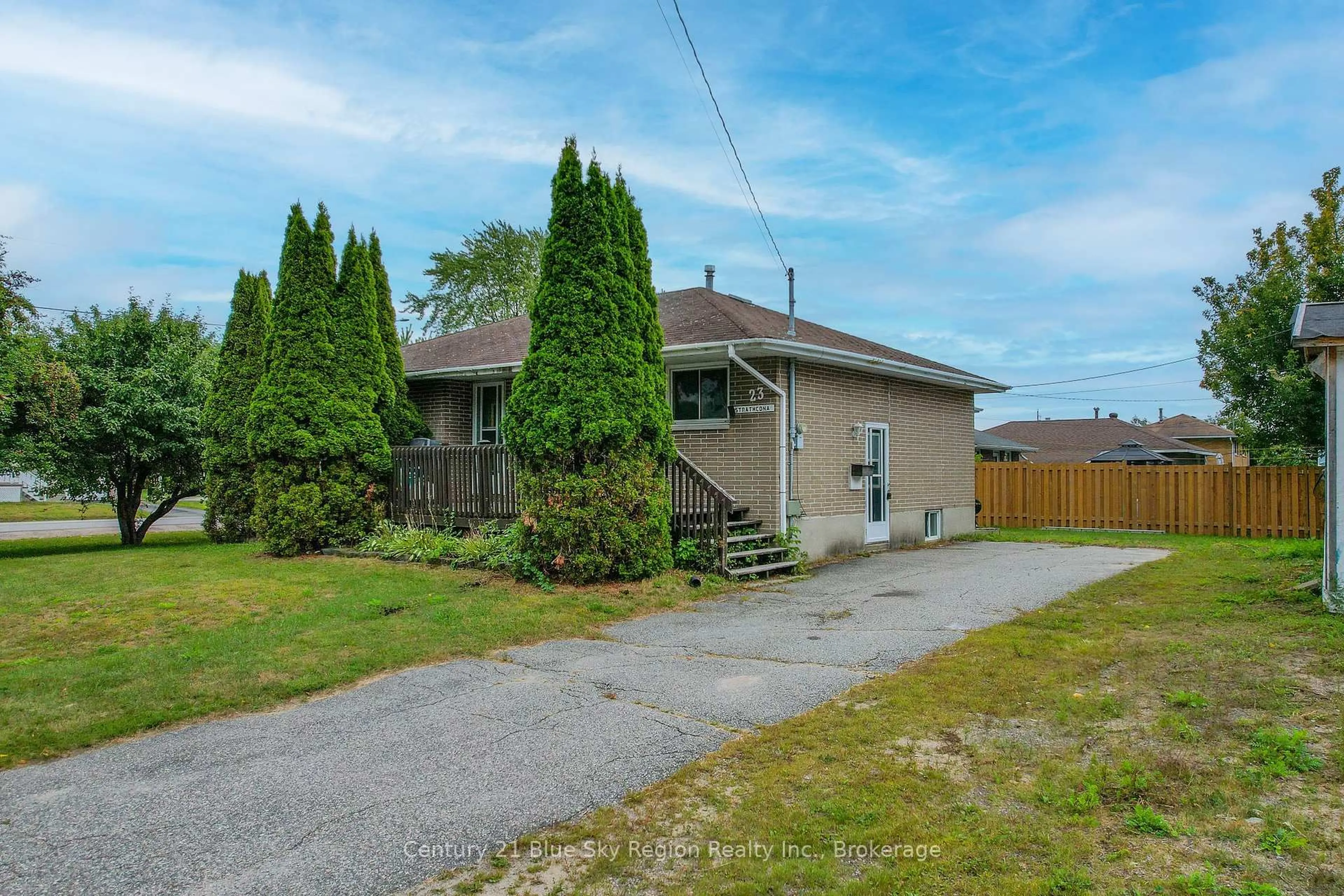 A pic from outside/outdoor area/front of a property/back of a property/a pic from drone, street for 23 Strathcona Dr, North Bay Ontario P1A 2M9