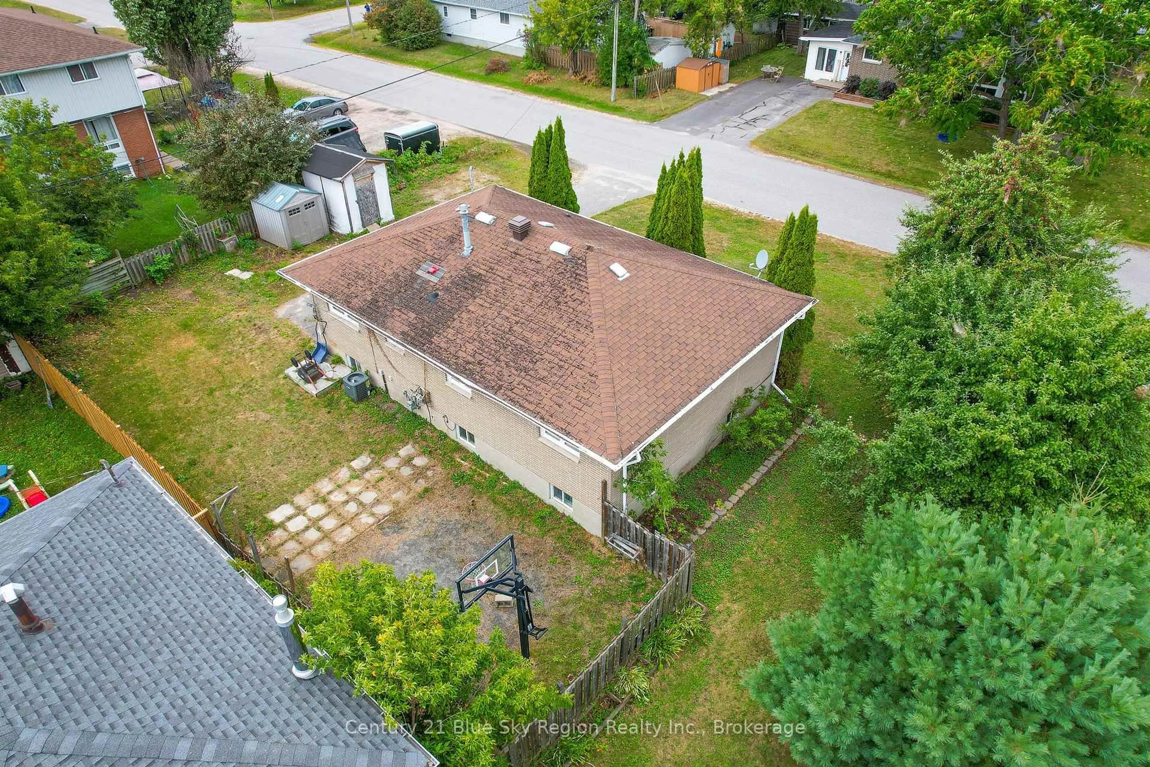 A pic from outside/outdoor area/front of a property/back of a property/a pic from drone, unknown for 23 Strathcona Dr, North Bay Ontario P1A 2M9