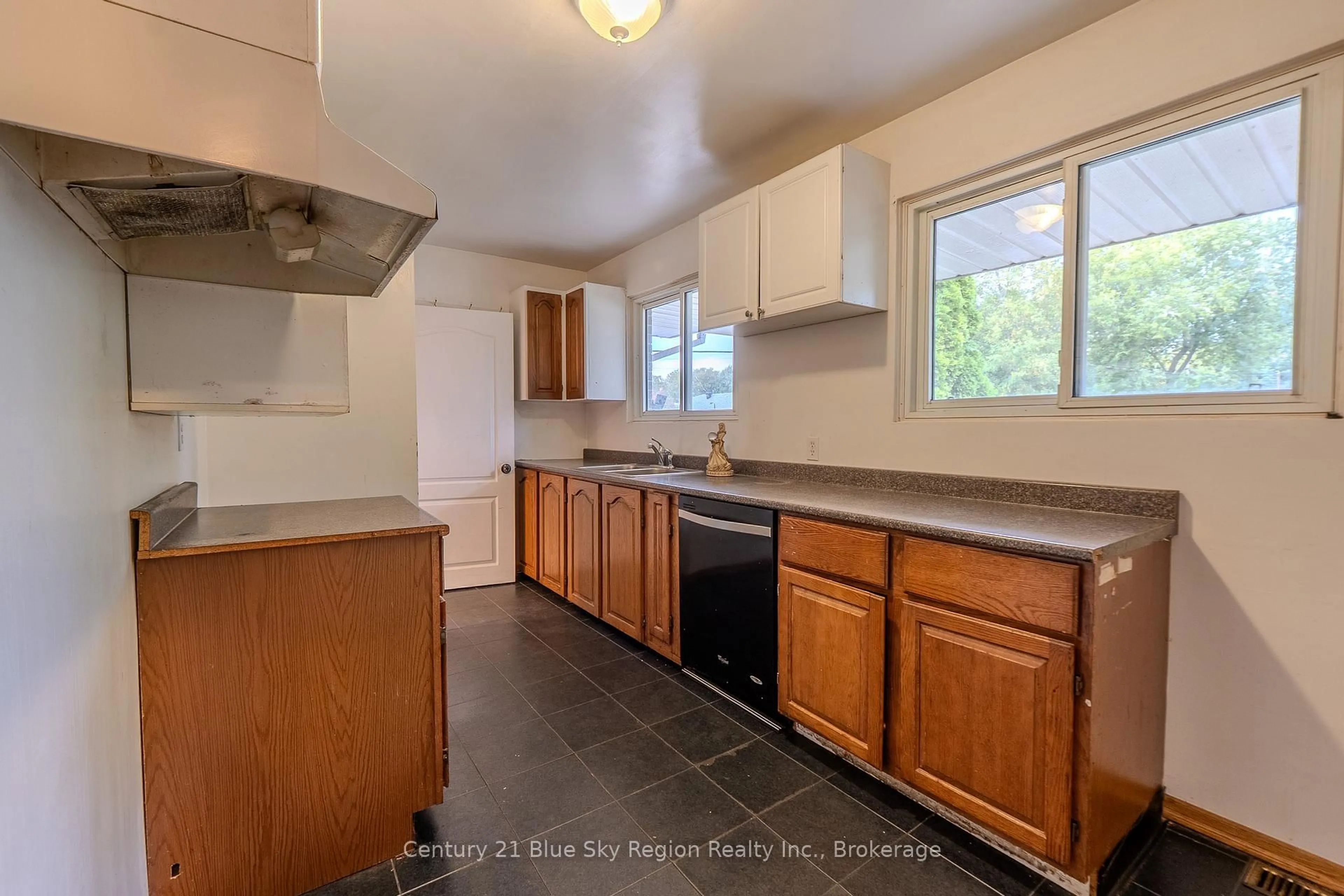 Standard kitchen, unknown for 23 Strathcona Dr, North Bay Ontario P1A 2M9