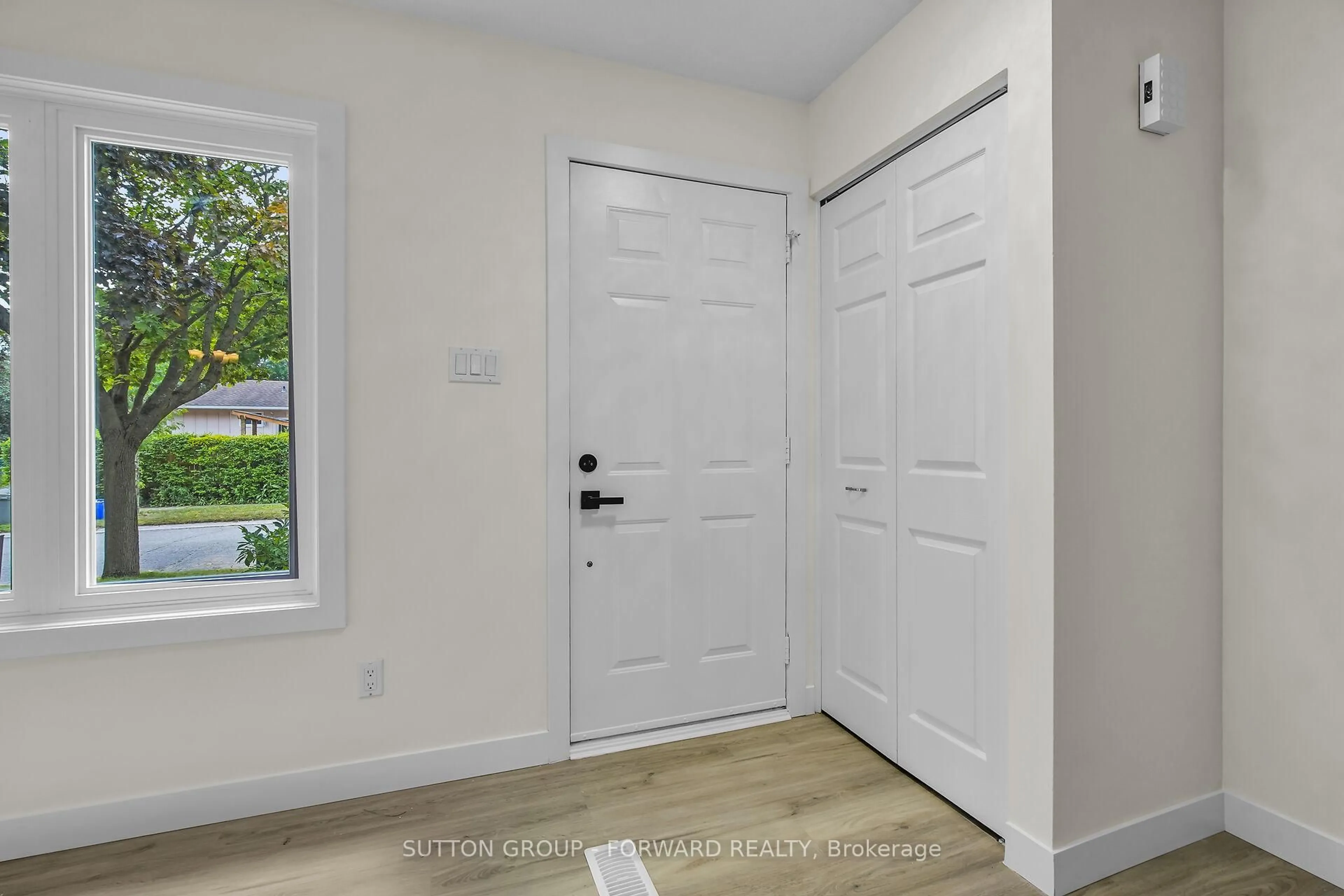Indoor entryway for 12 Inverary Rd, London North Ontario N6G 3L6