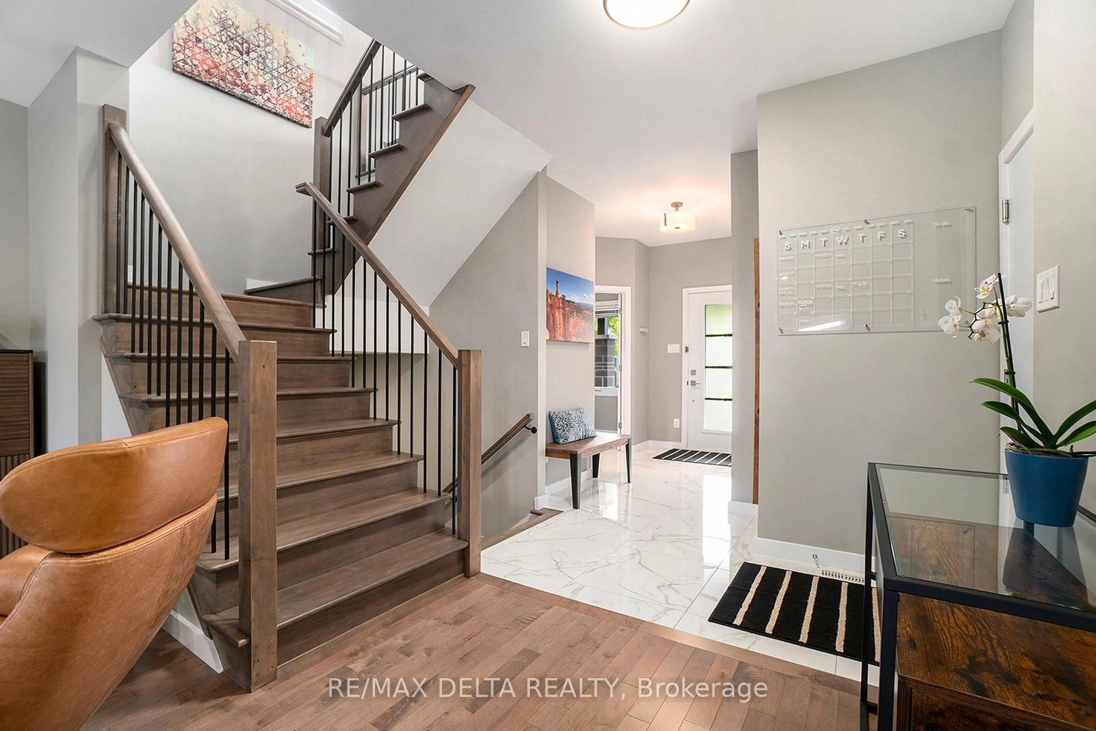 Indoor entryway for 45 Granite St, Clarence-Rockland Ontario K4K 0H7