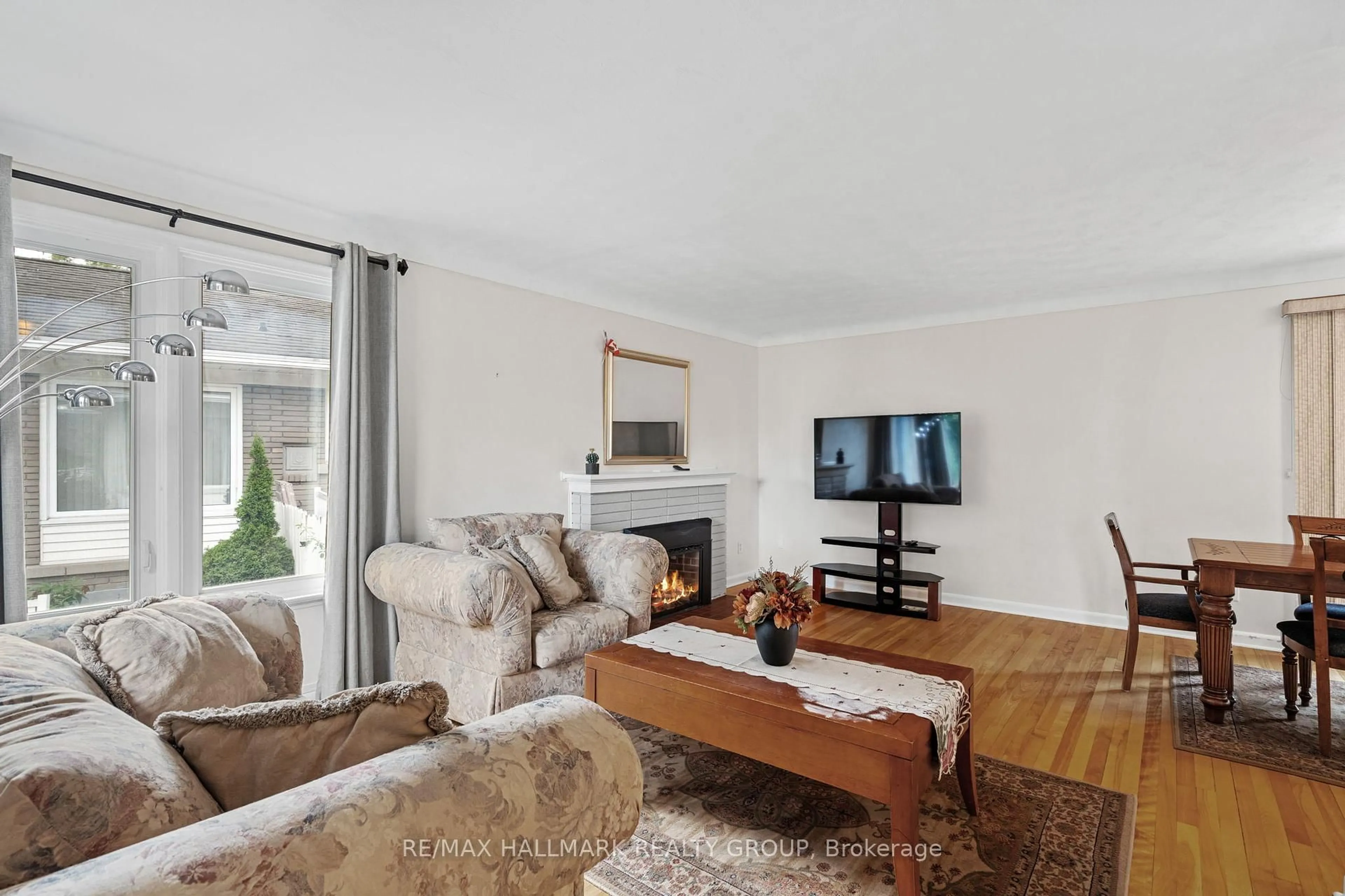 Living room with furniture, unknown for 1986 Saunderson Dr, Ottawa Ontario K1G 2E2