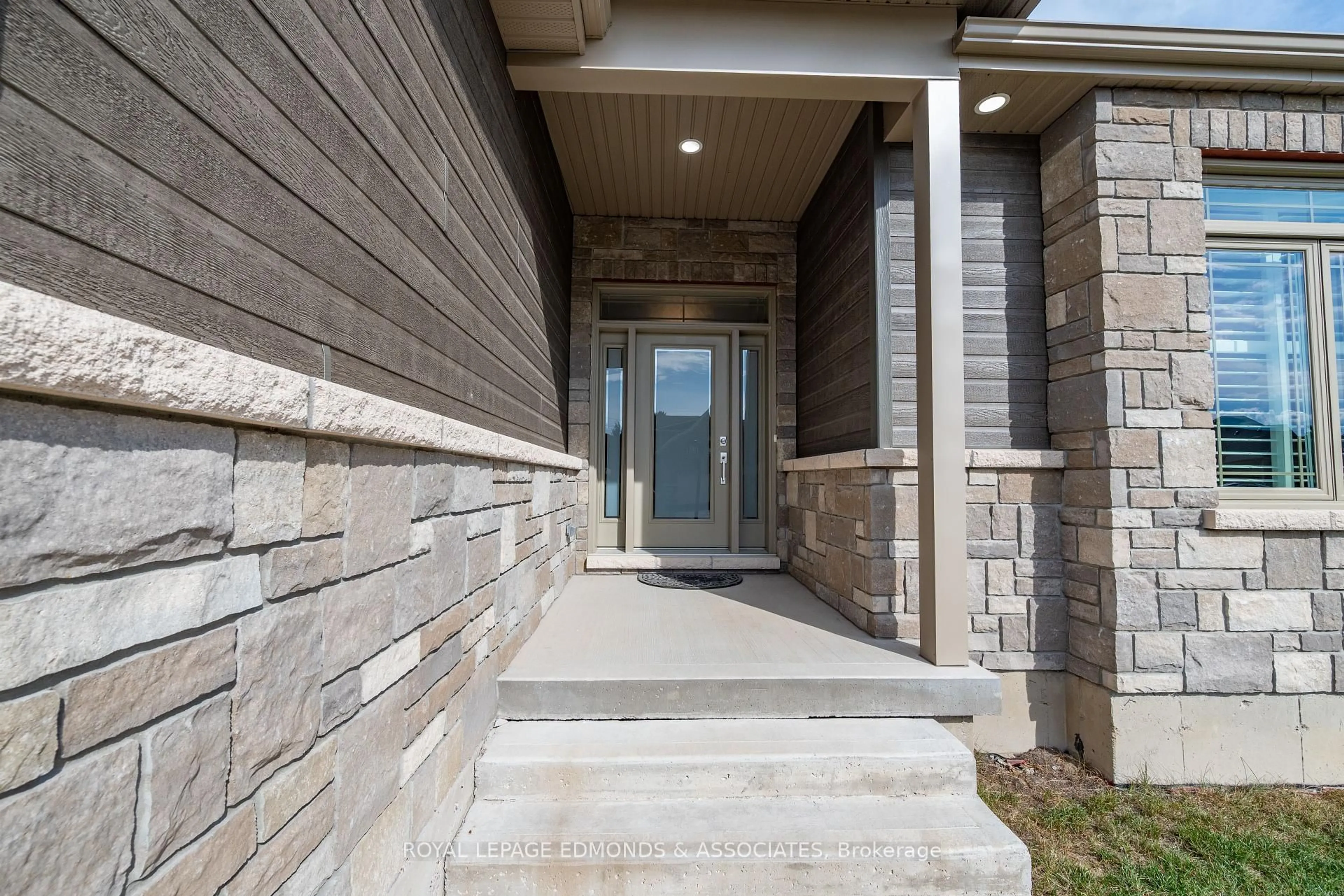 Unknown for 517 Sydenham St, Pembroke Ontario K8A 8K5