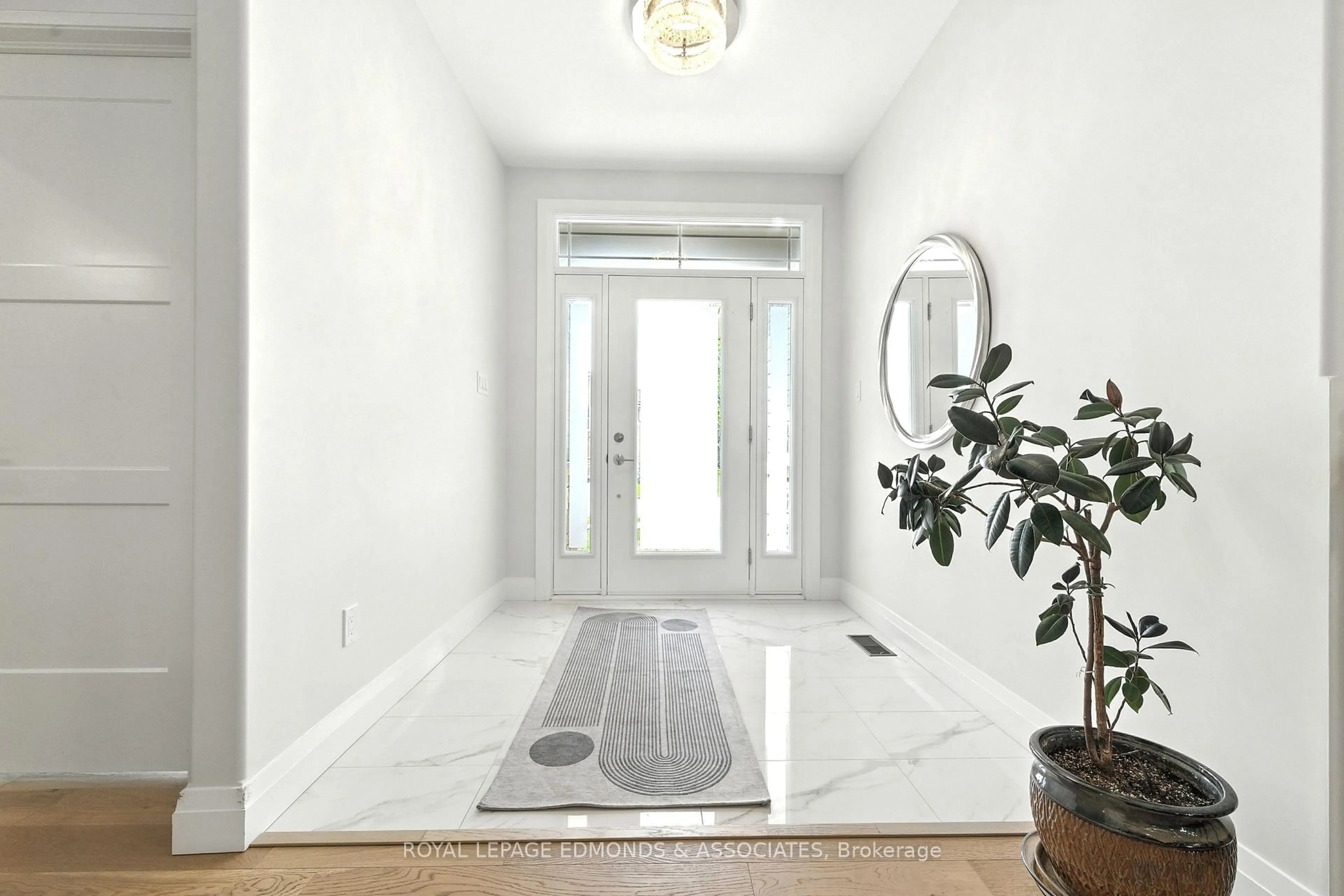 Indoor entryway for 517 Sydenham St, Pembroke Ontario K8A 8K5