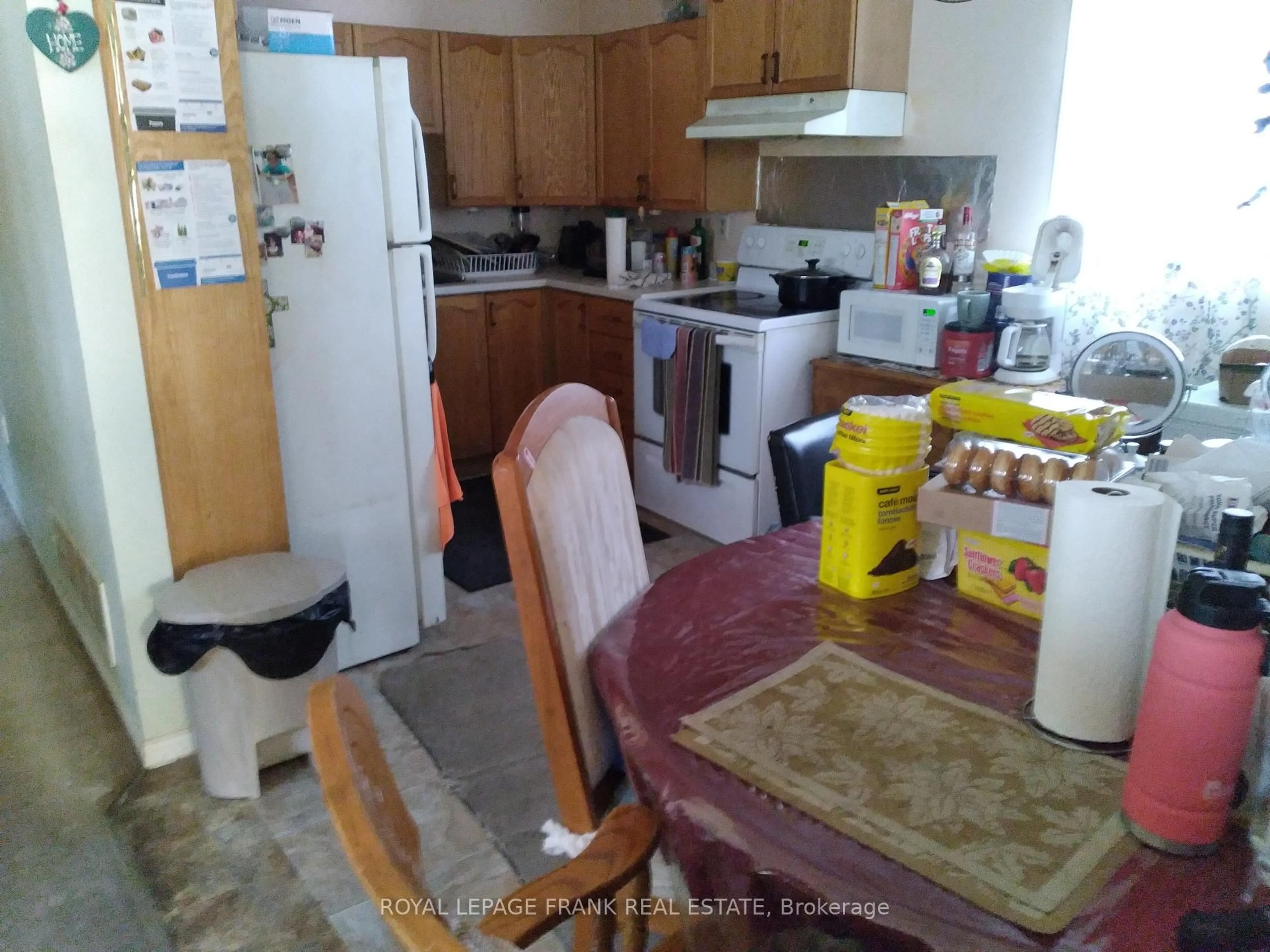 Standard kitchen, unknown for 758 Ontario St, Cobourg Ontario K9A 3C5